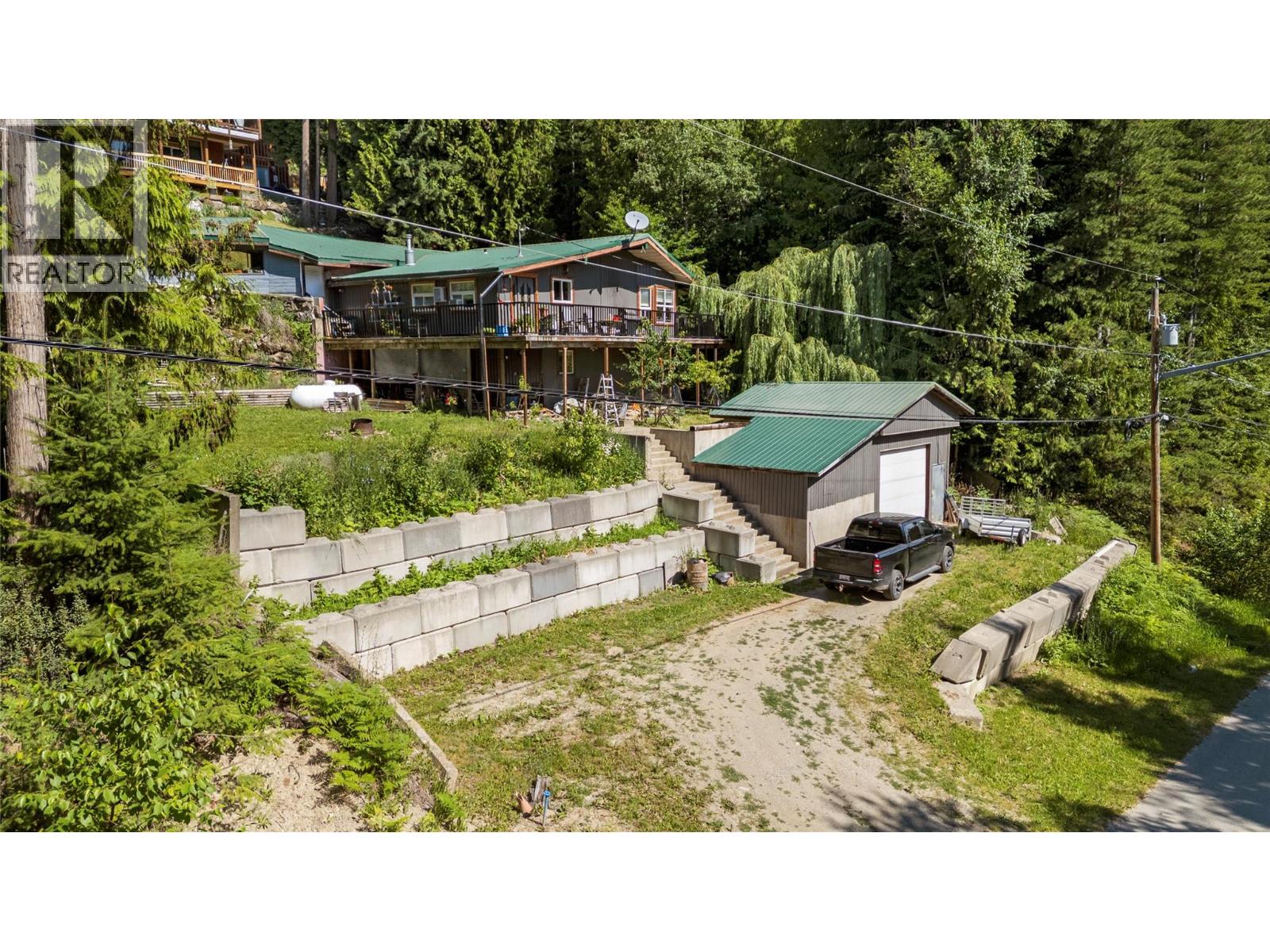 8749 Squilax-Anglemont Road - 37