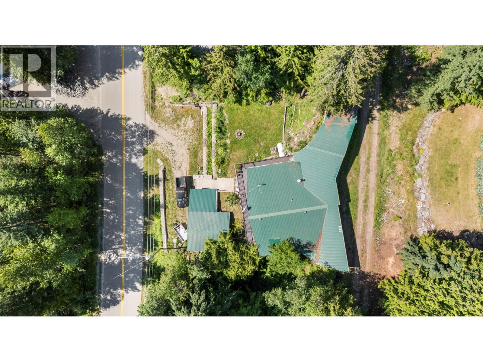 8749 Squilax-Anglemont Road - 40