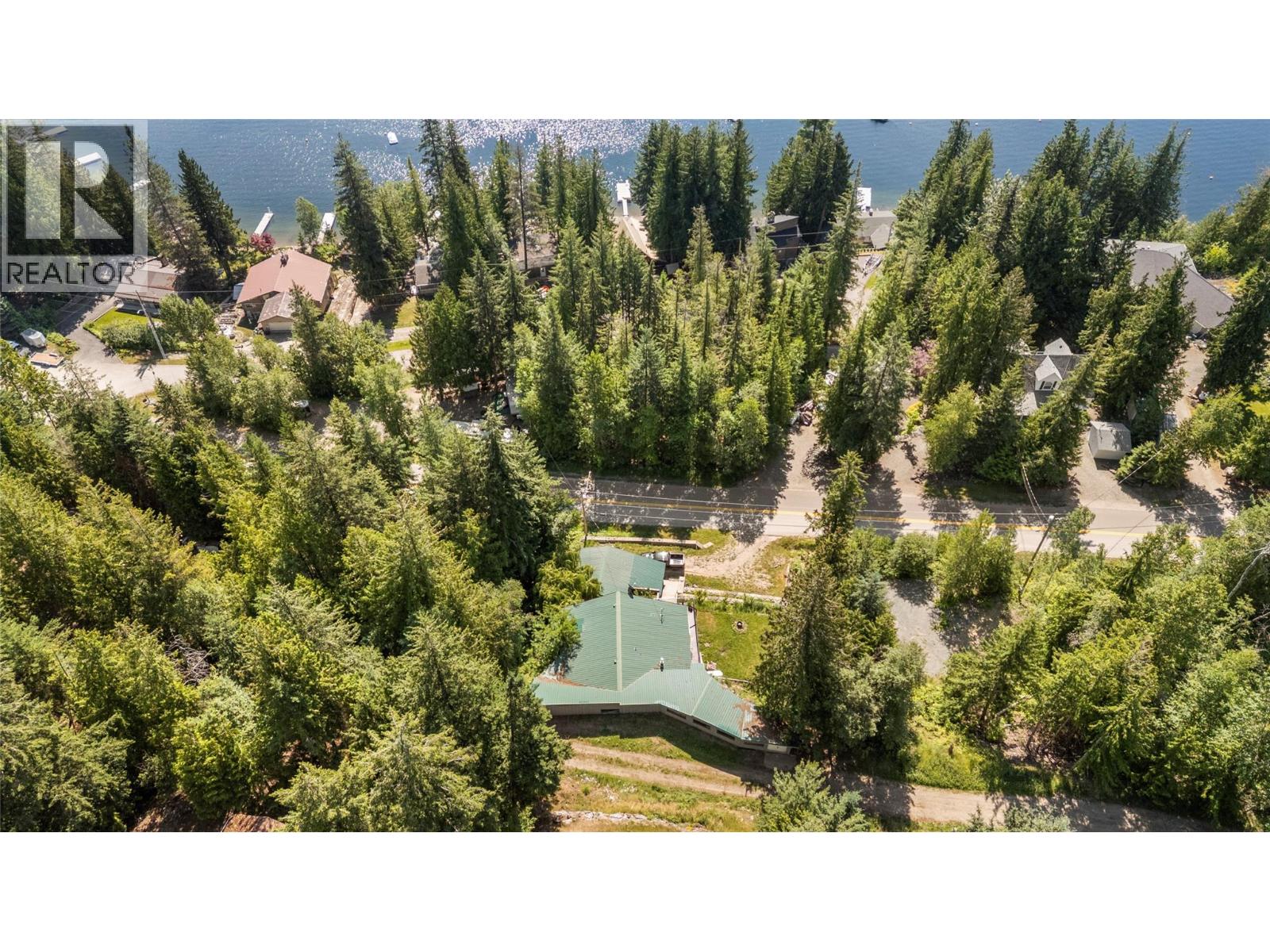 8749 Squilax-Anglemont Road - 41