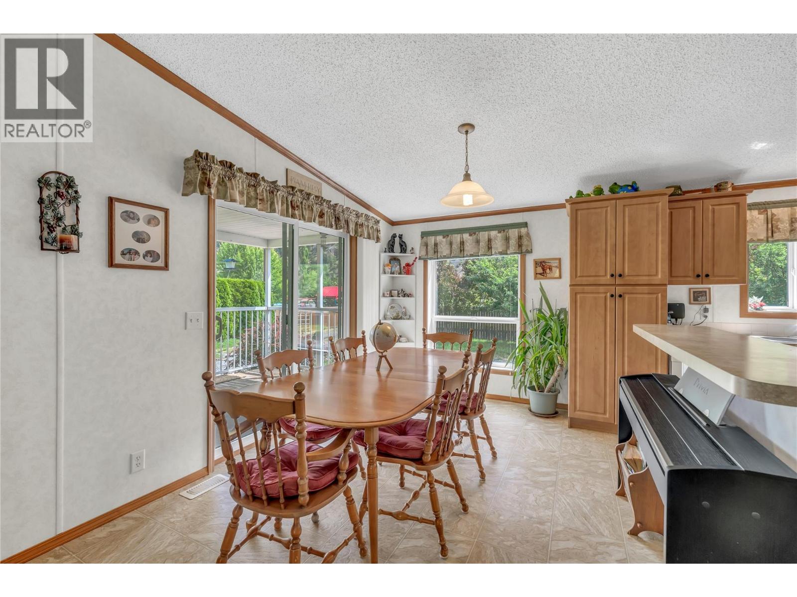1526 Main Street N - 10