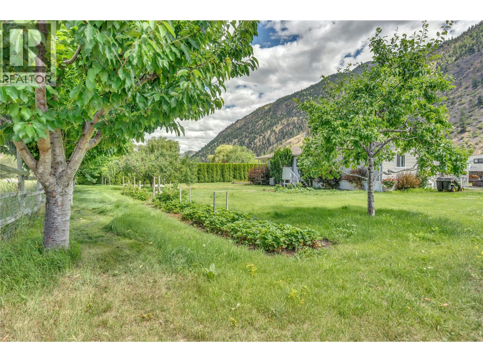 1526 Main Street N - 31