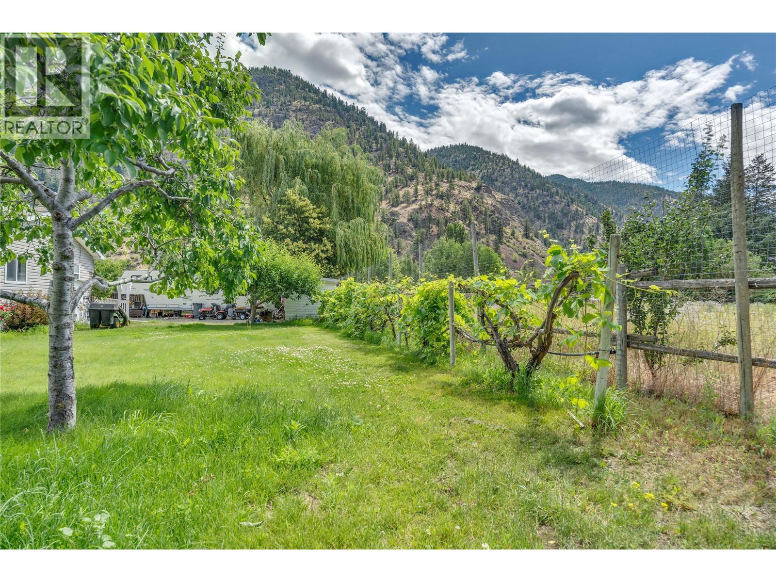 1526 Main Street N - 32
