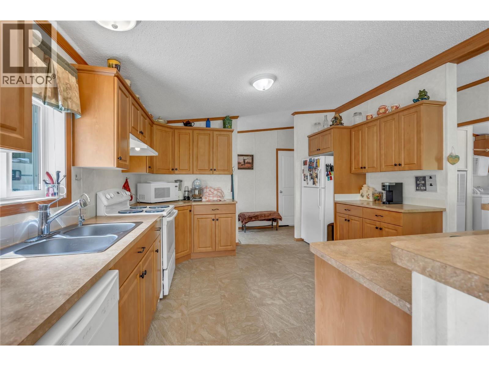 1526 Main Street N - 6