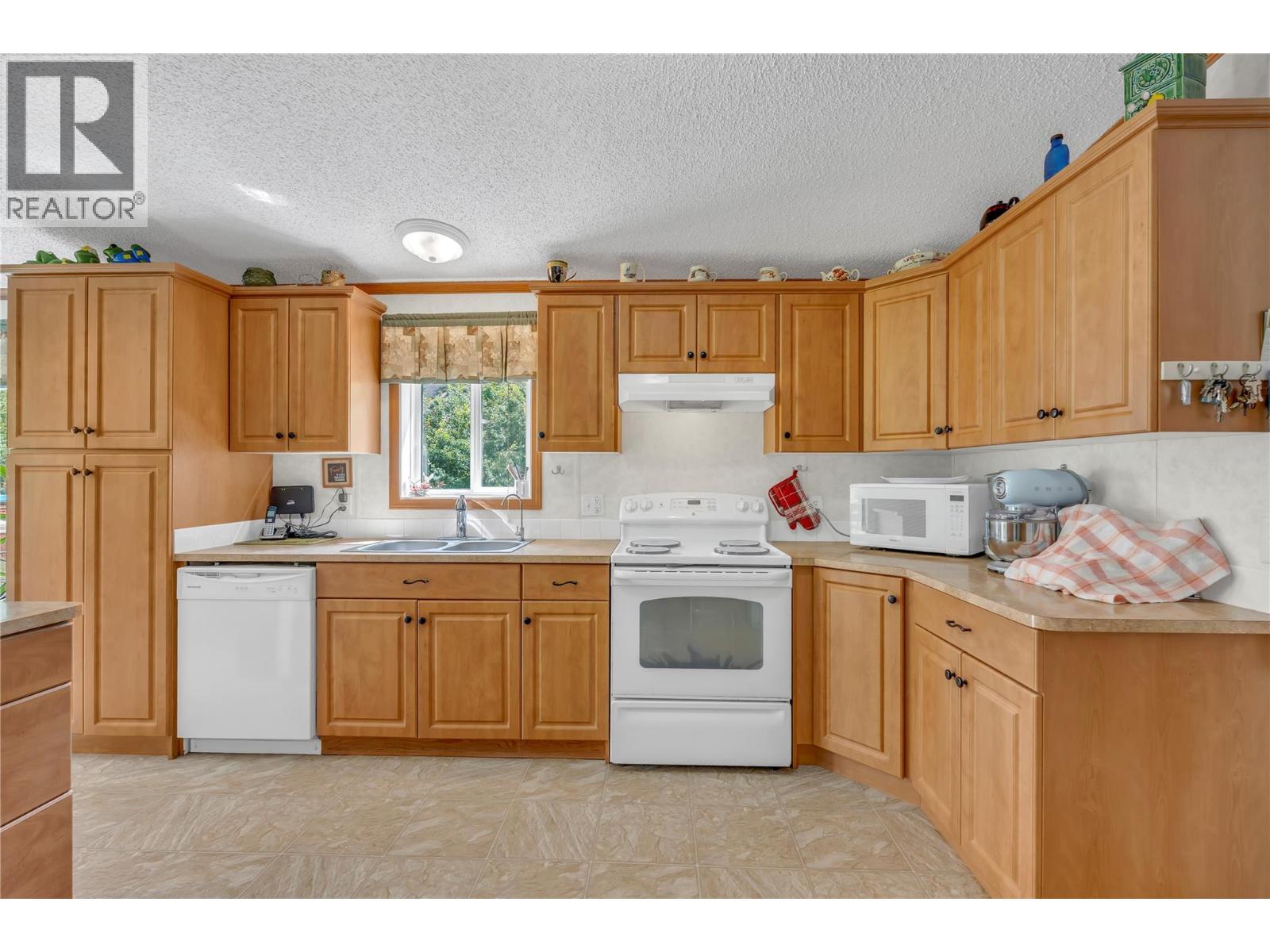 1526 Main Street N - 8