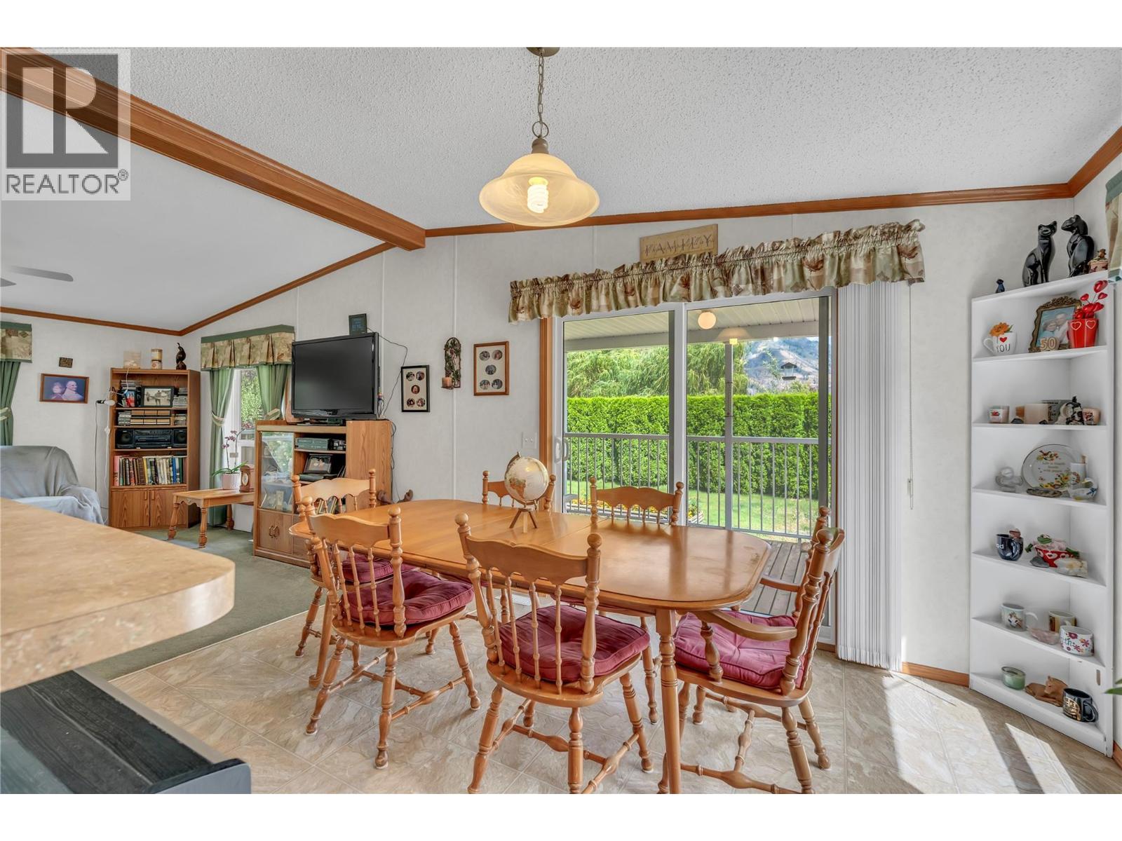1526 Main Street N - 9