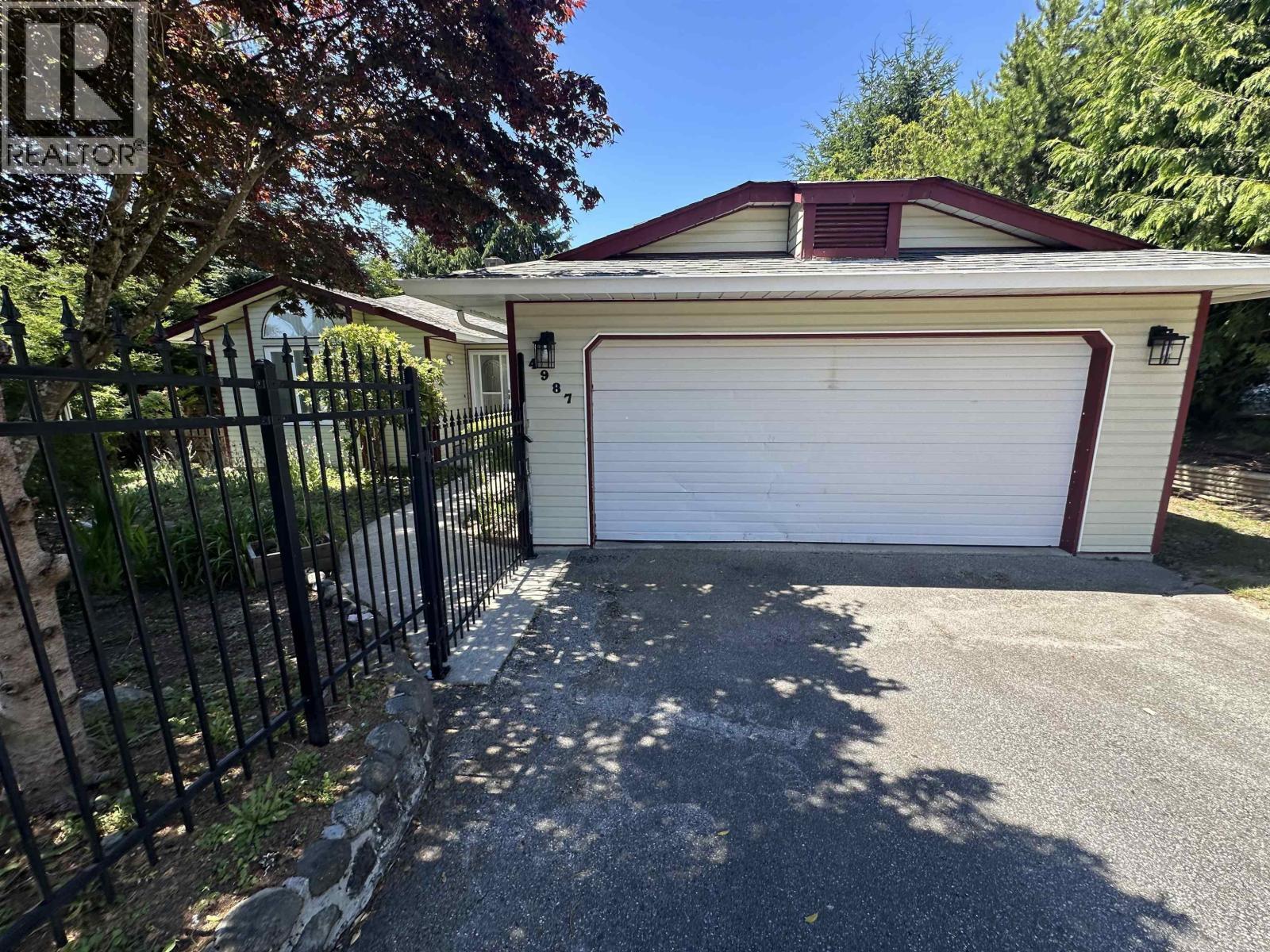 4987 LAUREL AVENUE, Sechelt — photo 3