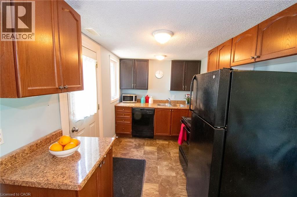 120 CROSS Street E - 19