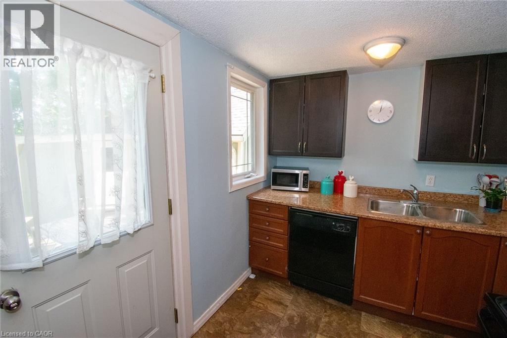 120 CROSS Street E - 22