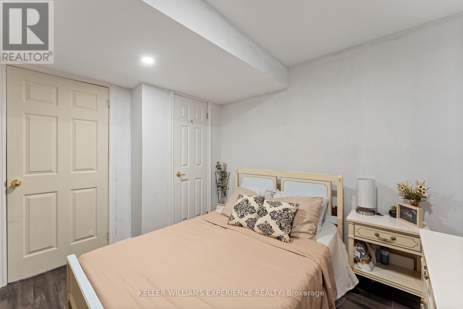 110 COLLIER CRESCENT - 18