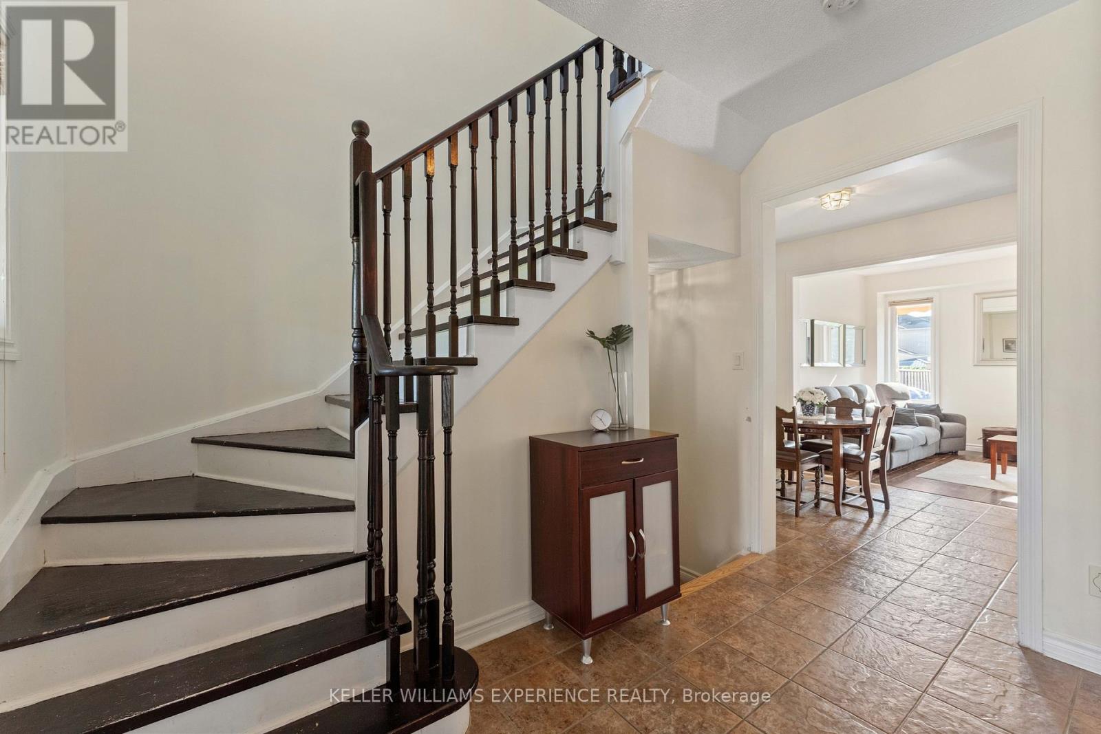 110 COLLIER CRESCENT - 6