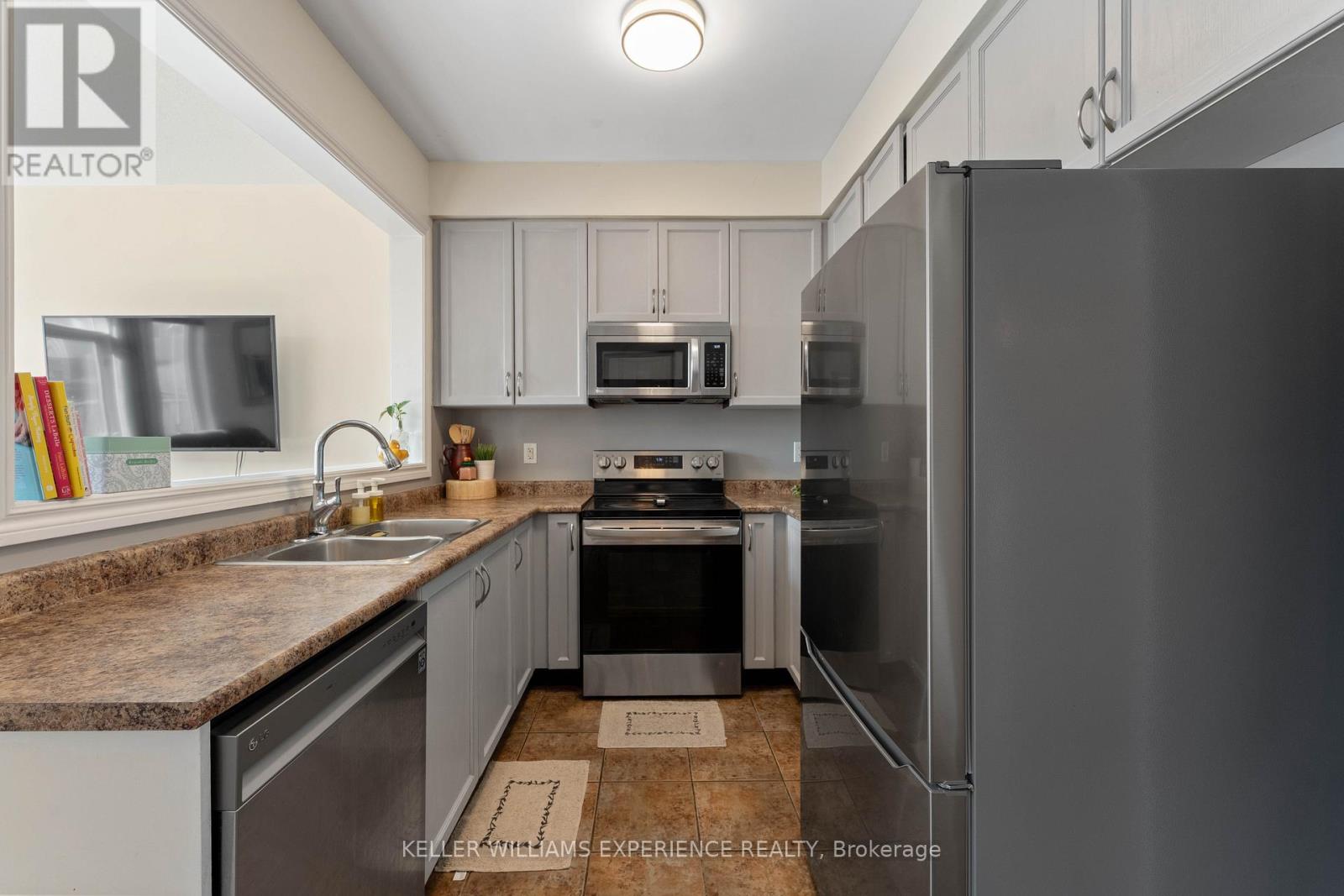 110 COLLIER CRESCENT - 8