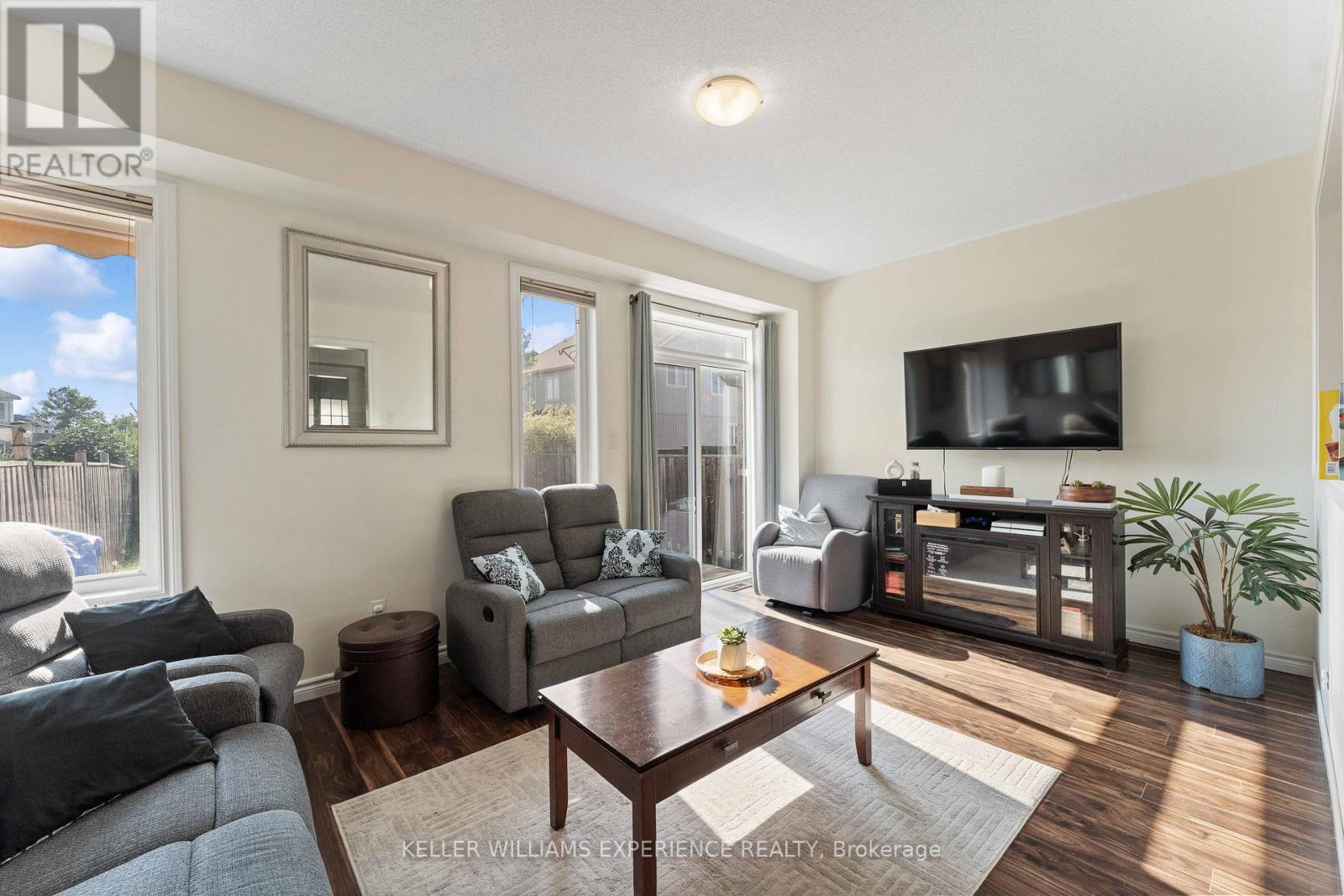 110 COLLIER CRESCENT - 9