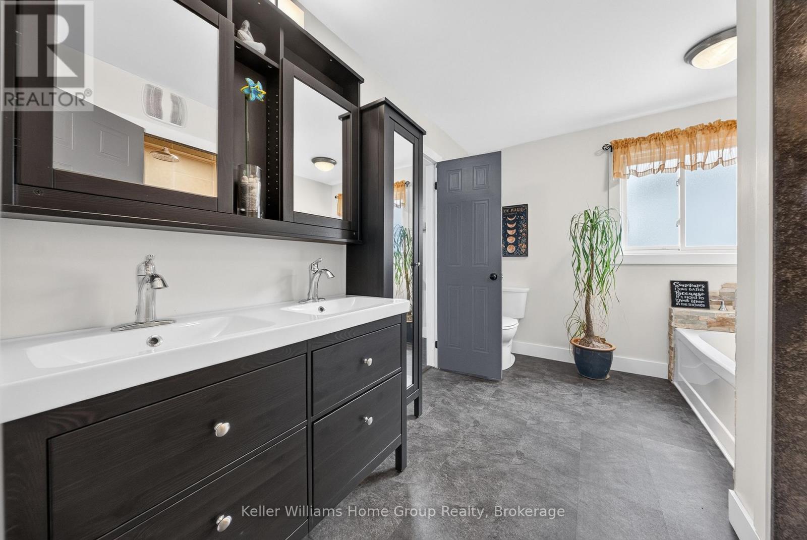 129 PARKSIDE DRIVE W - 28