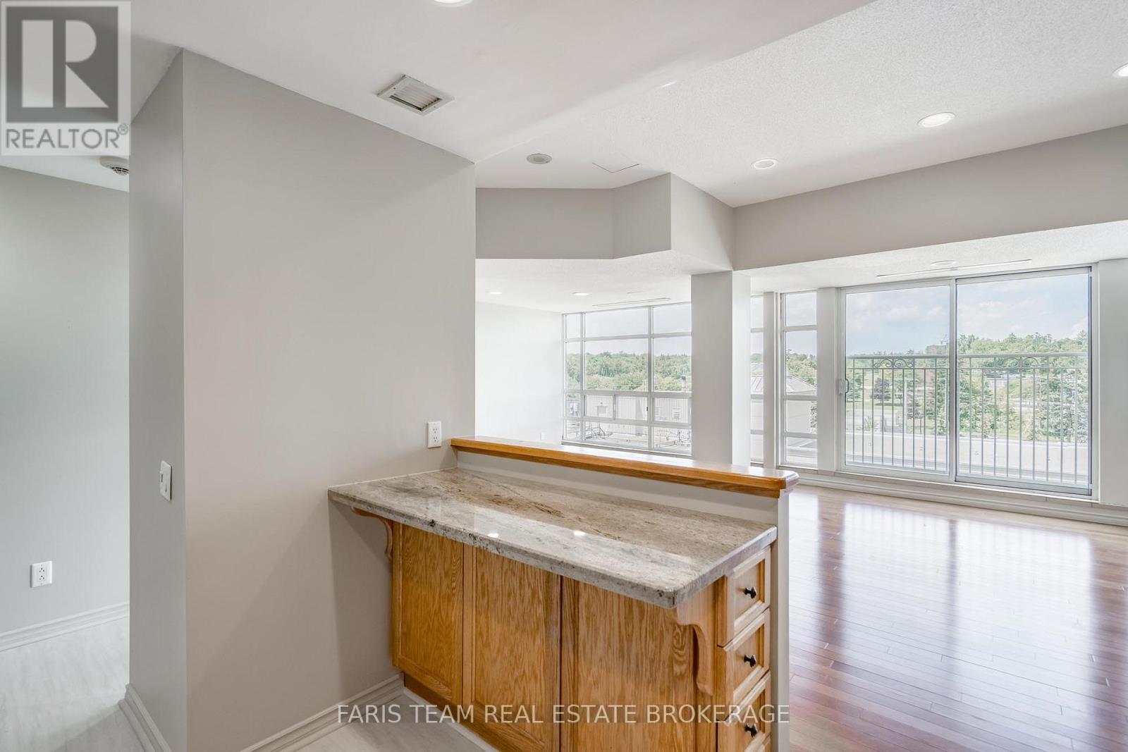#82 74 ROSS STREET - 10