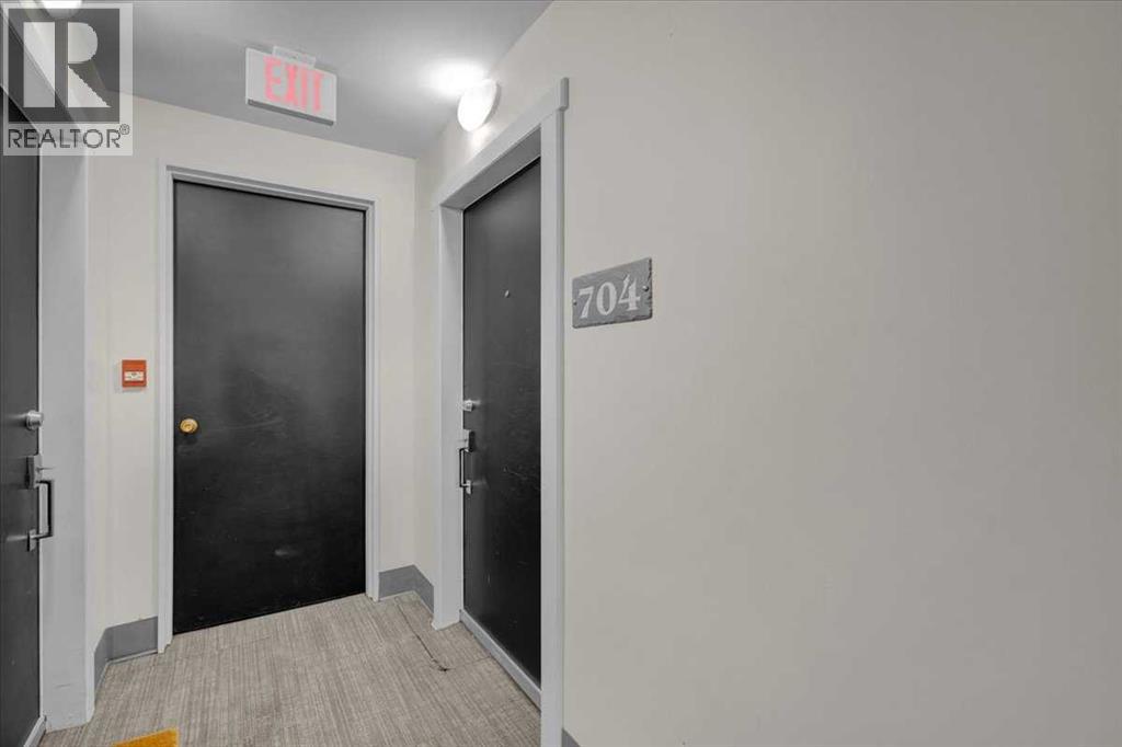 #704 706 15 Avenue SW - 23