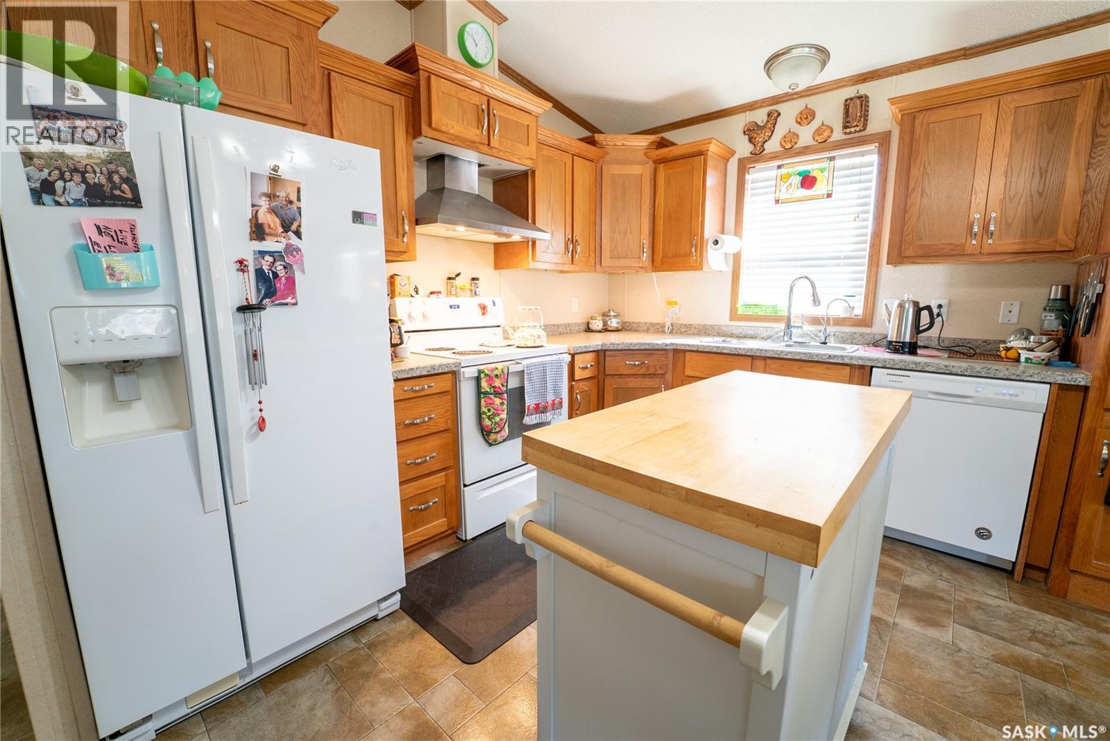 102 Herbert STREET - 3