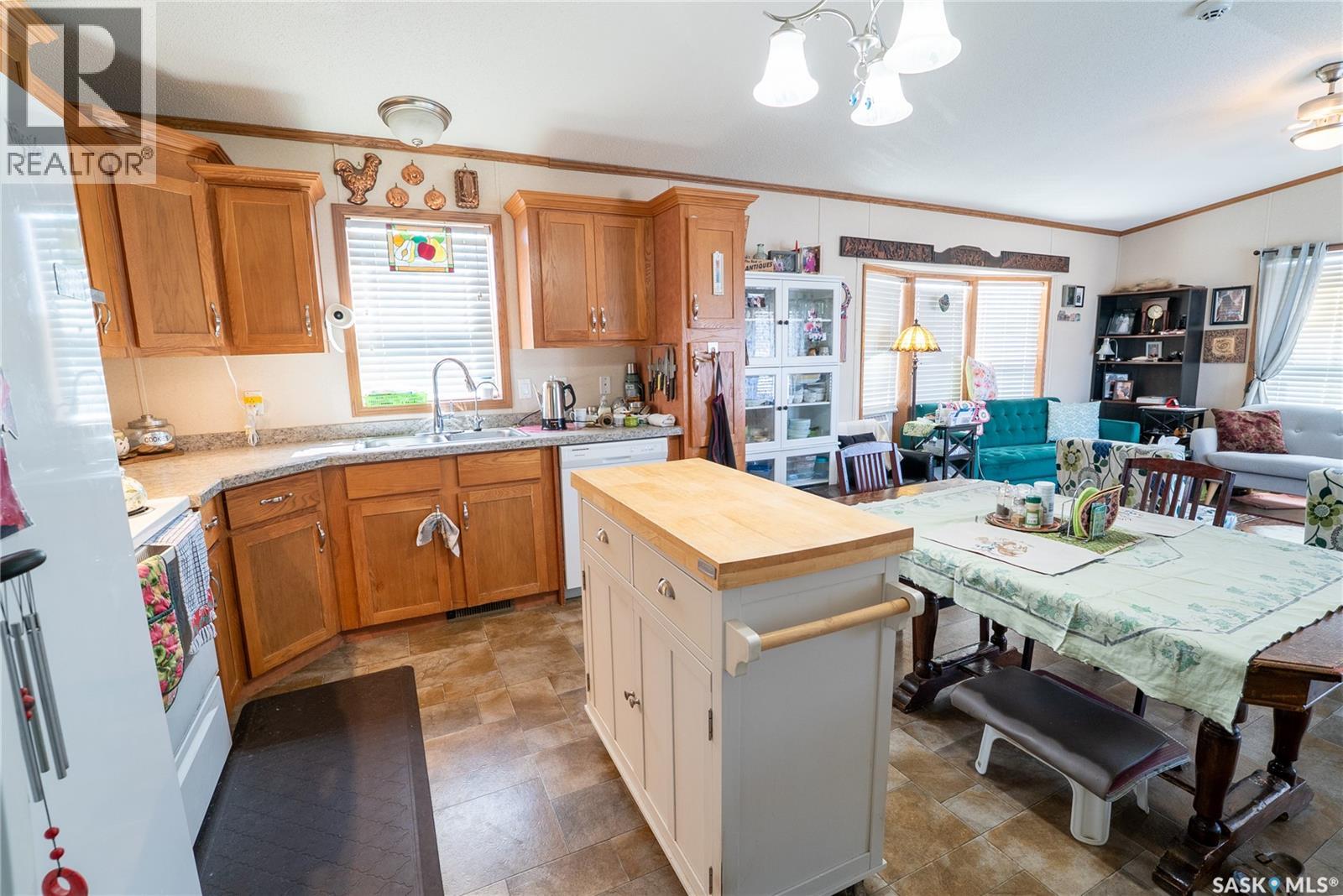 102 Herbert STREET - 2