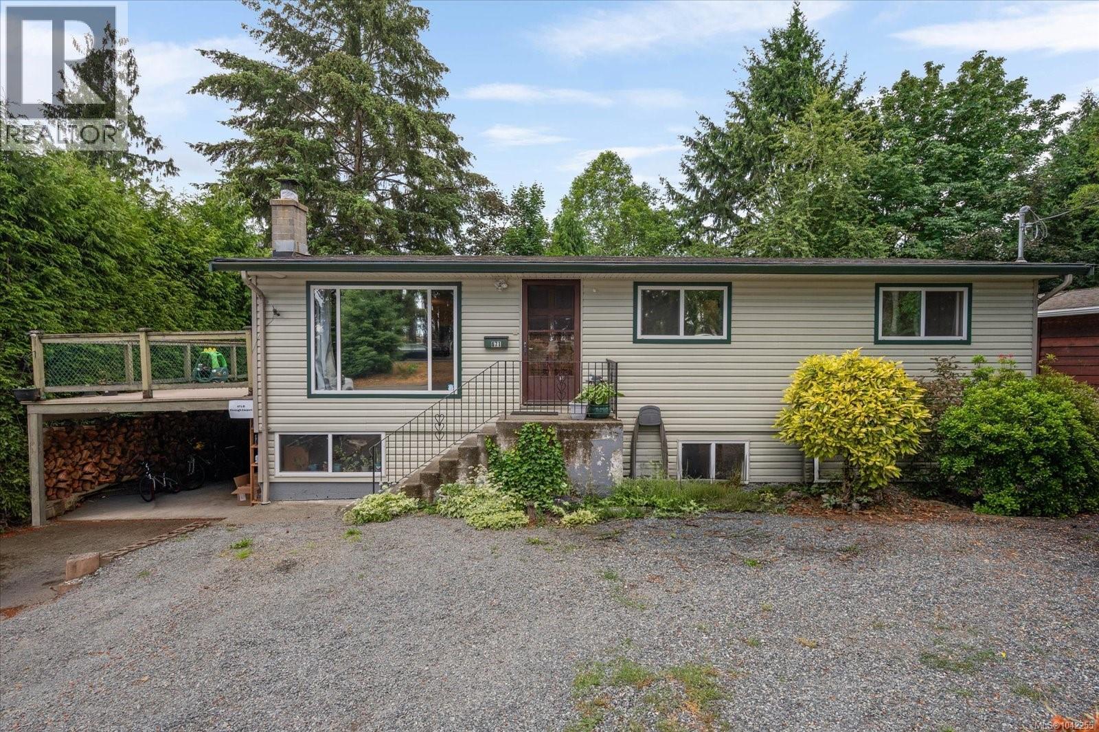 671 Beaconsfield Rd - 1