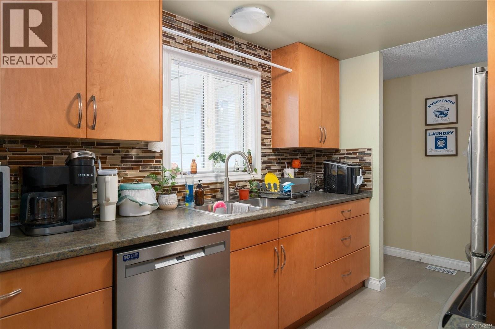 671 Beaconsfield Rd - 10