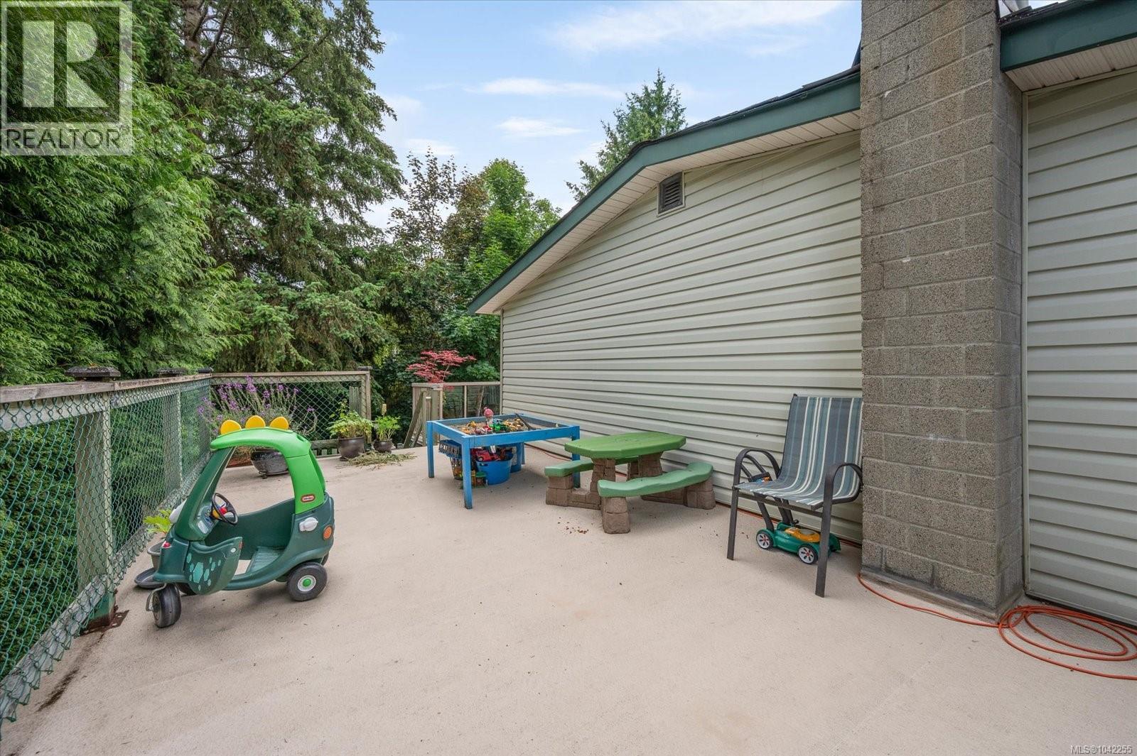 671 Beaconsfield Rd - 23