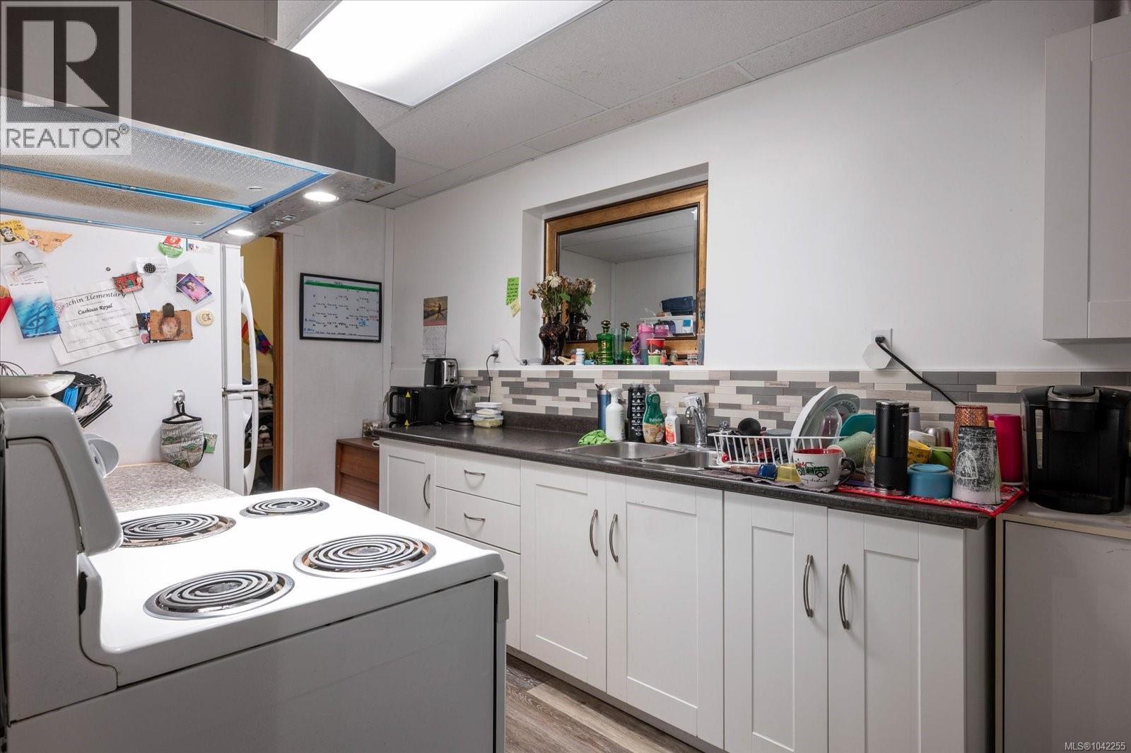 671 Beaconsfield Rd - 26