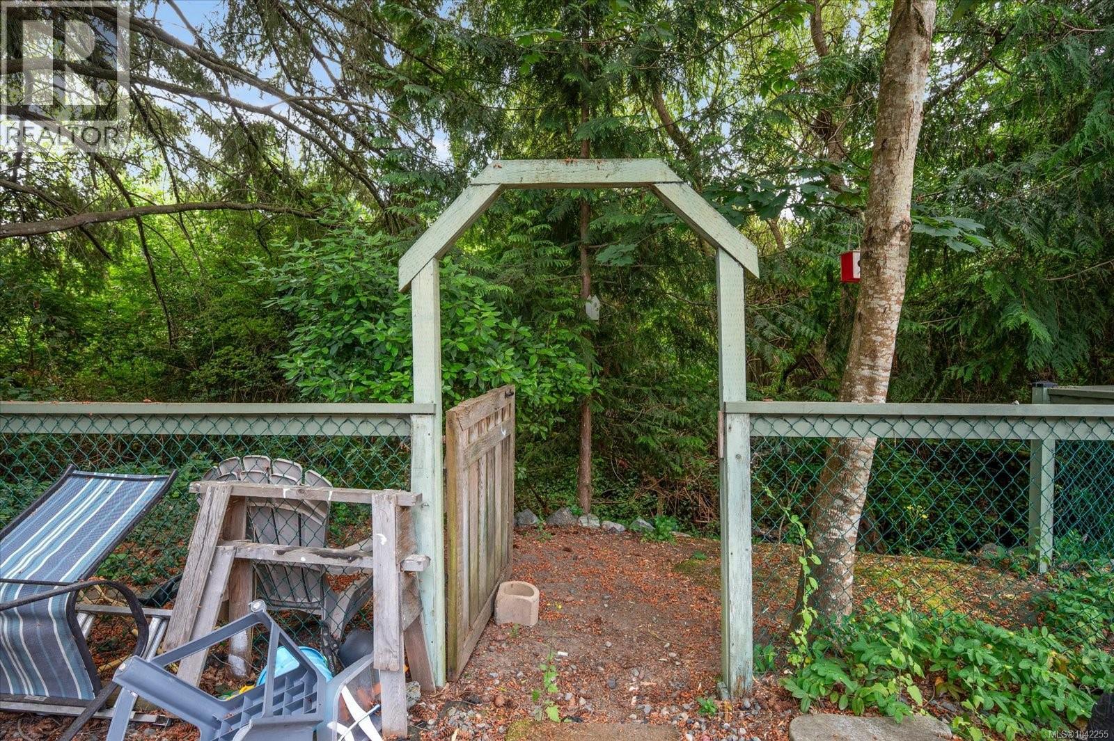 671 Beaconsfield Rd - 32