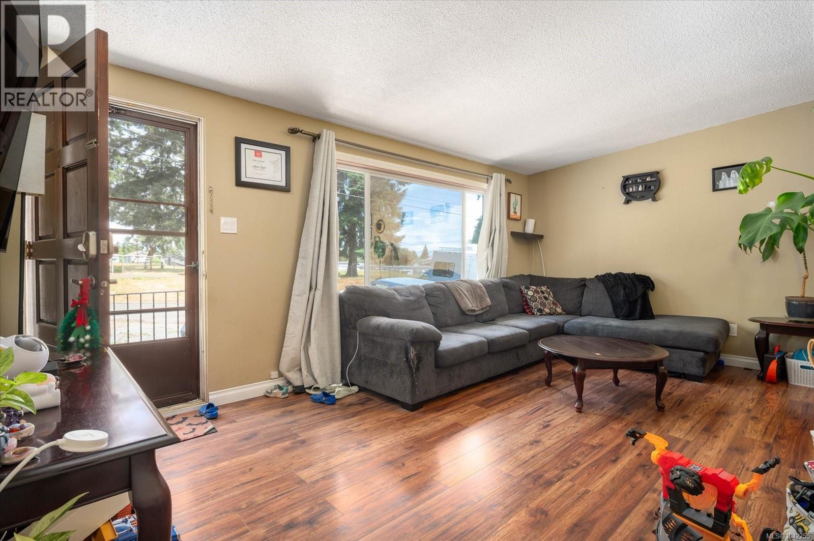 671 Beaconsfield Rd - 4
