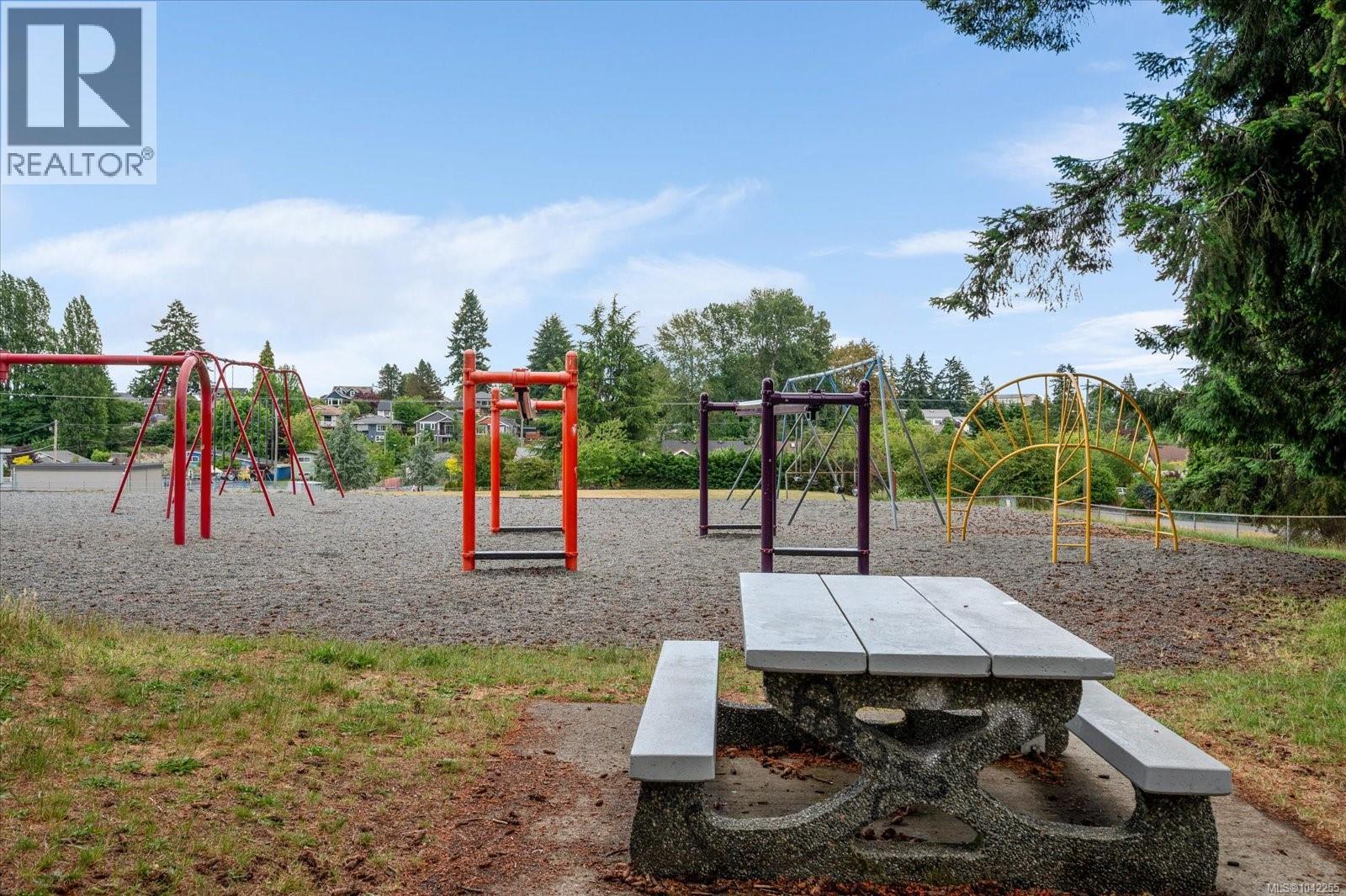 671 Beaconsfield Rd - 40