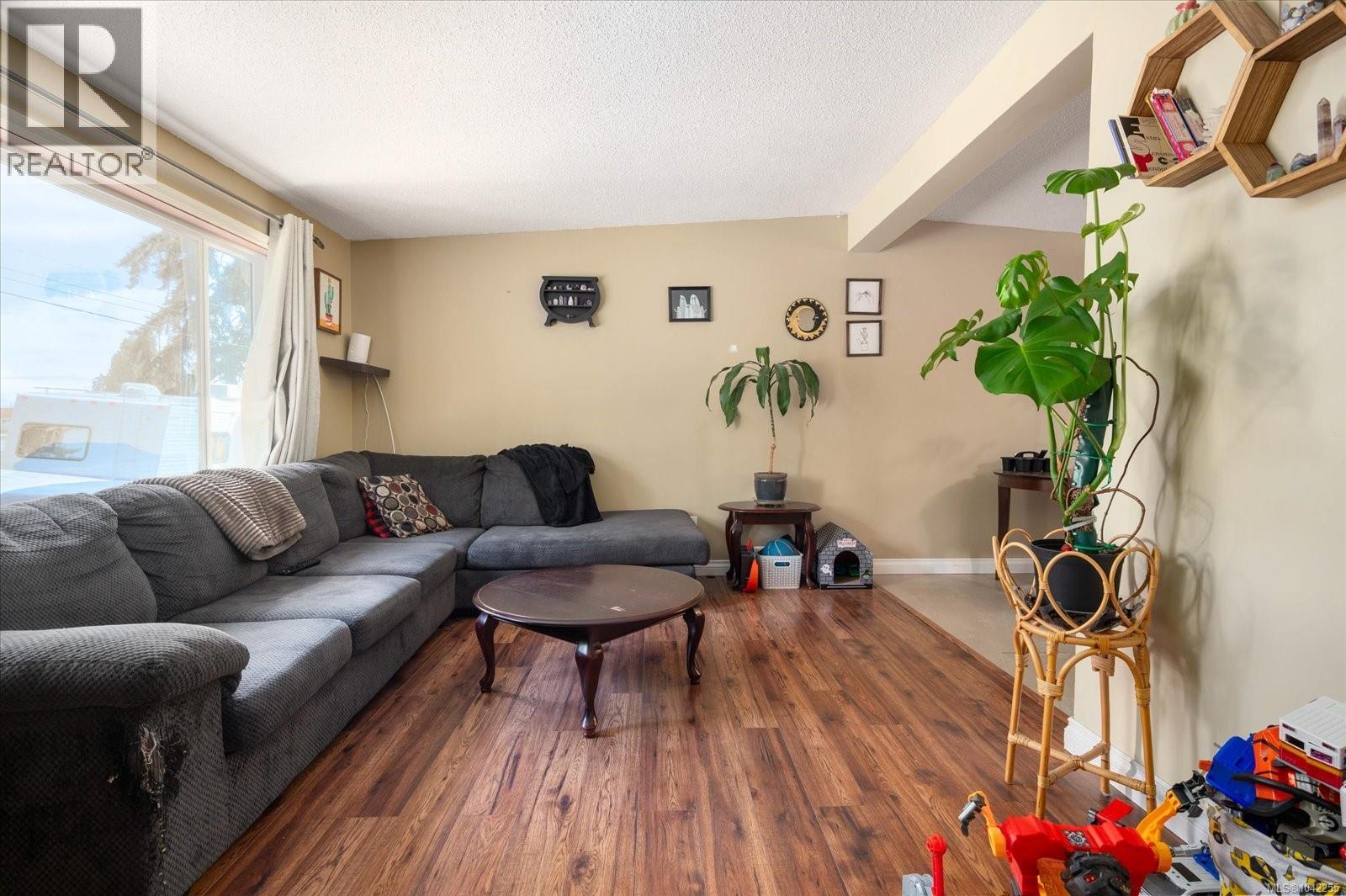 671 Beaconsfield Rd - 5