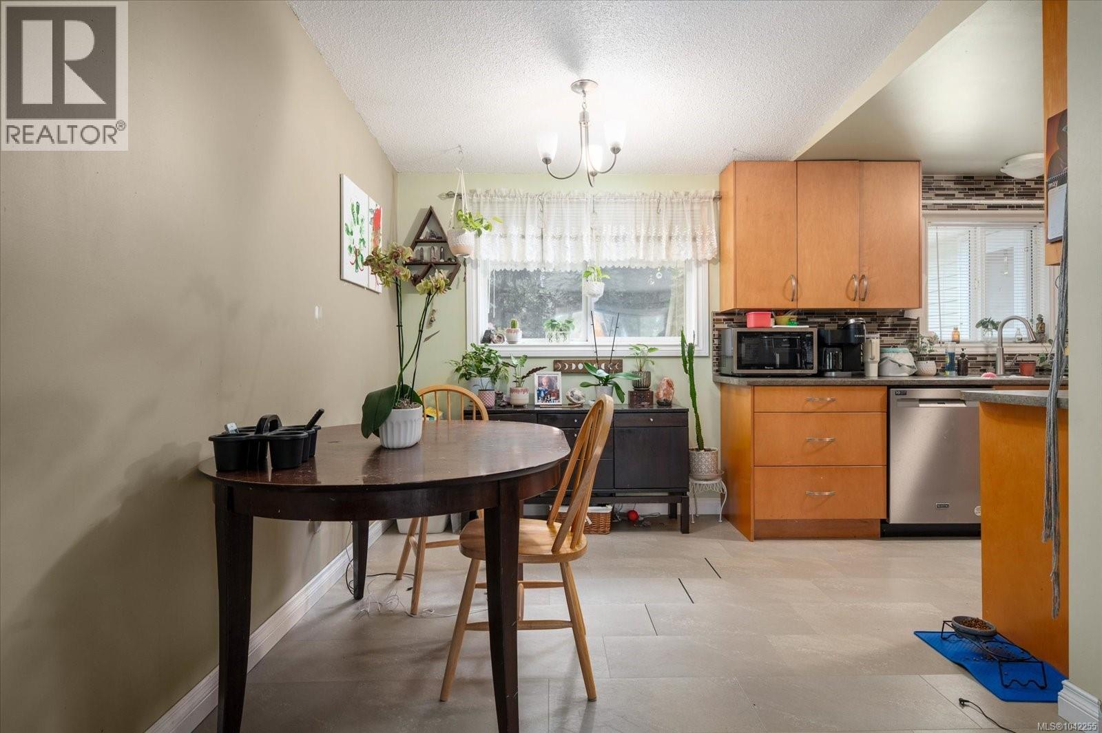 671 Beaconsfield Rd - 8