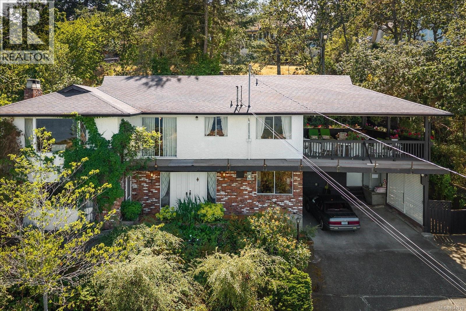3647 Overlook Dr - 1