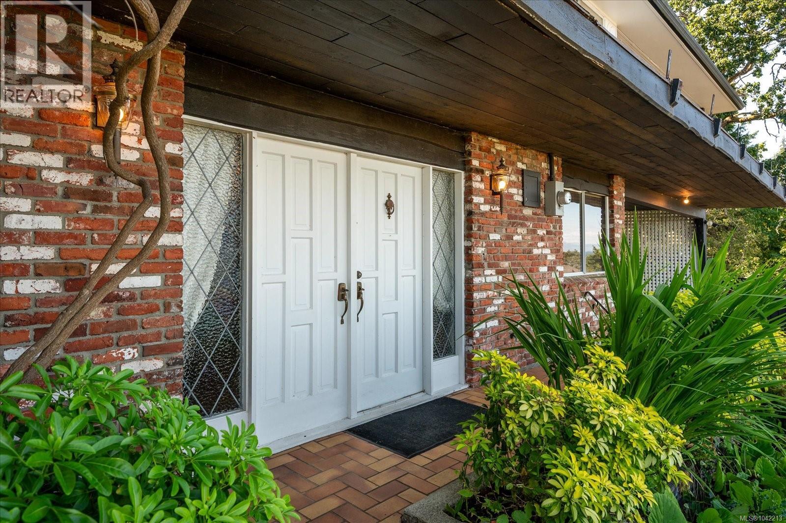 Double entry doors with decorative glass sidelights