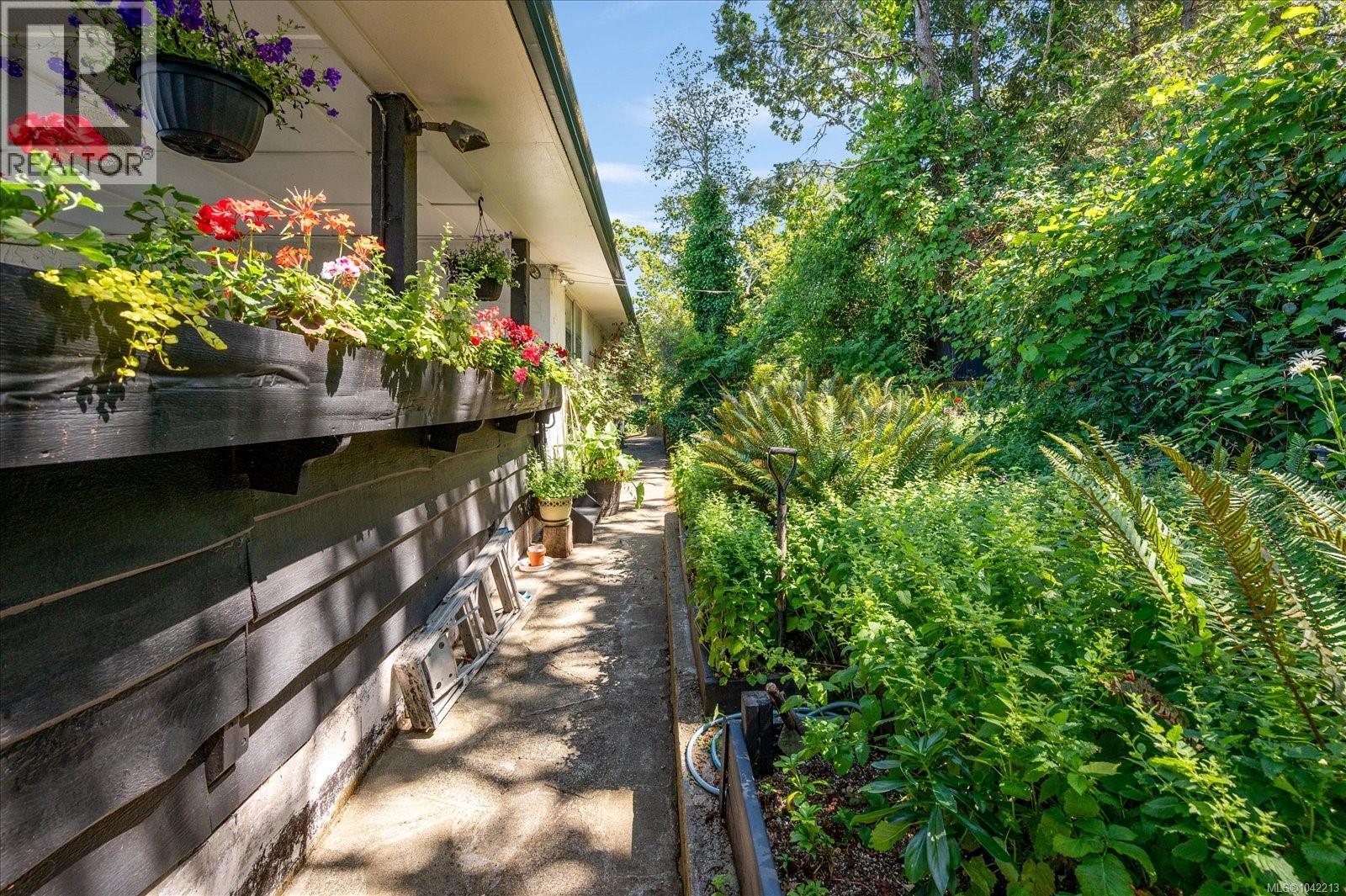3647 Overlook Dr - 49