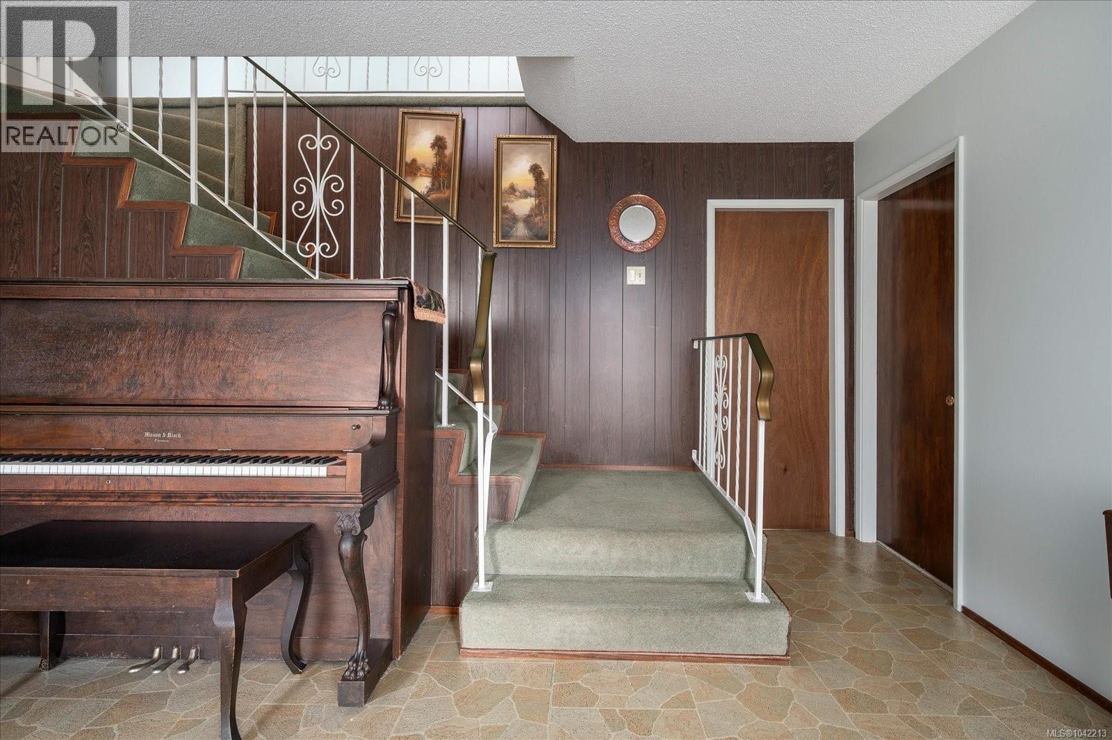 3647 Overlook Dr - 5
