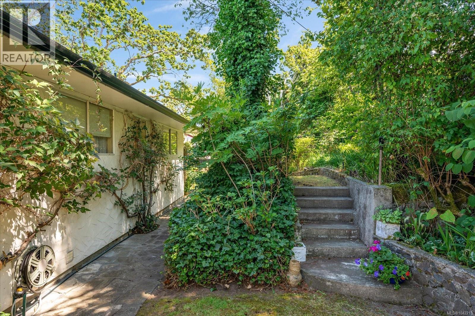 3647 Overlook Dr - 51