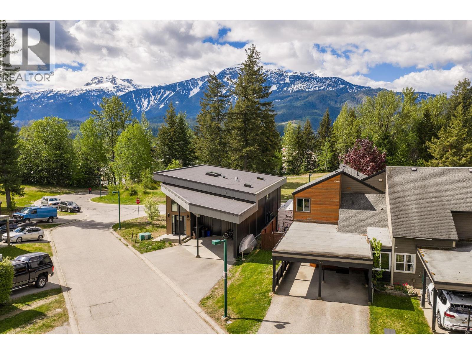 133 Greely Crescent - 1