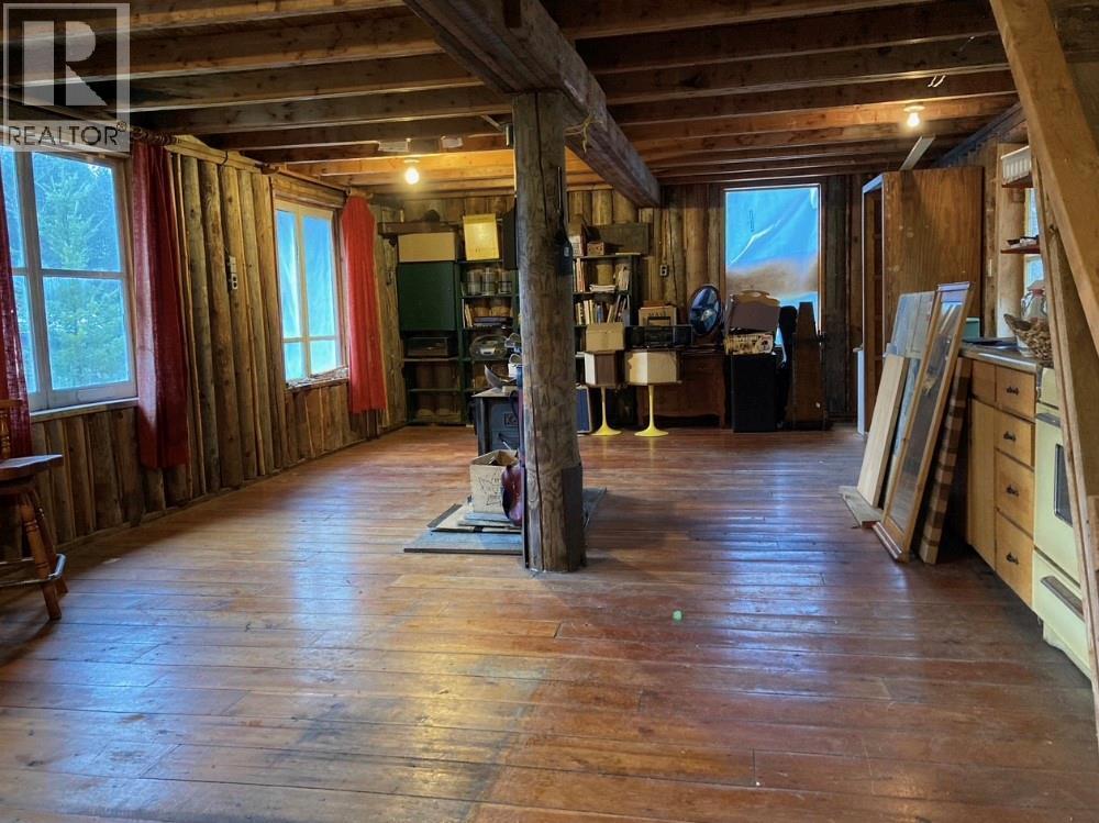 864 Bartley Road - 16