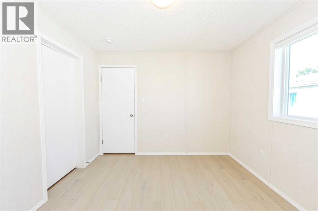 #77, 4802 54 Avenue - 11