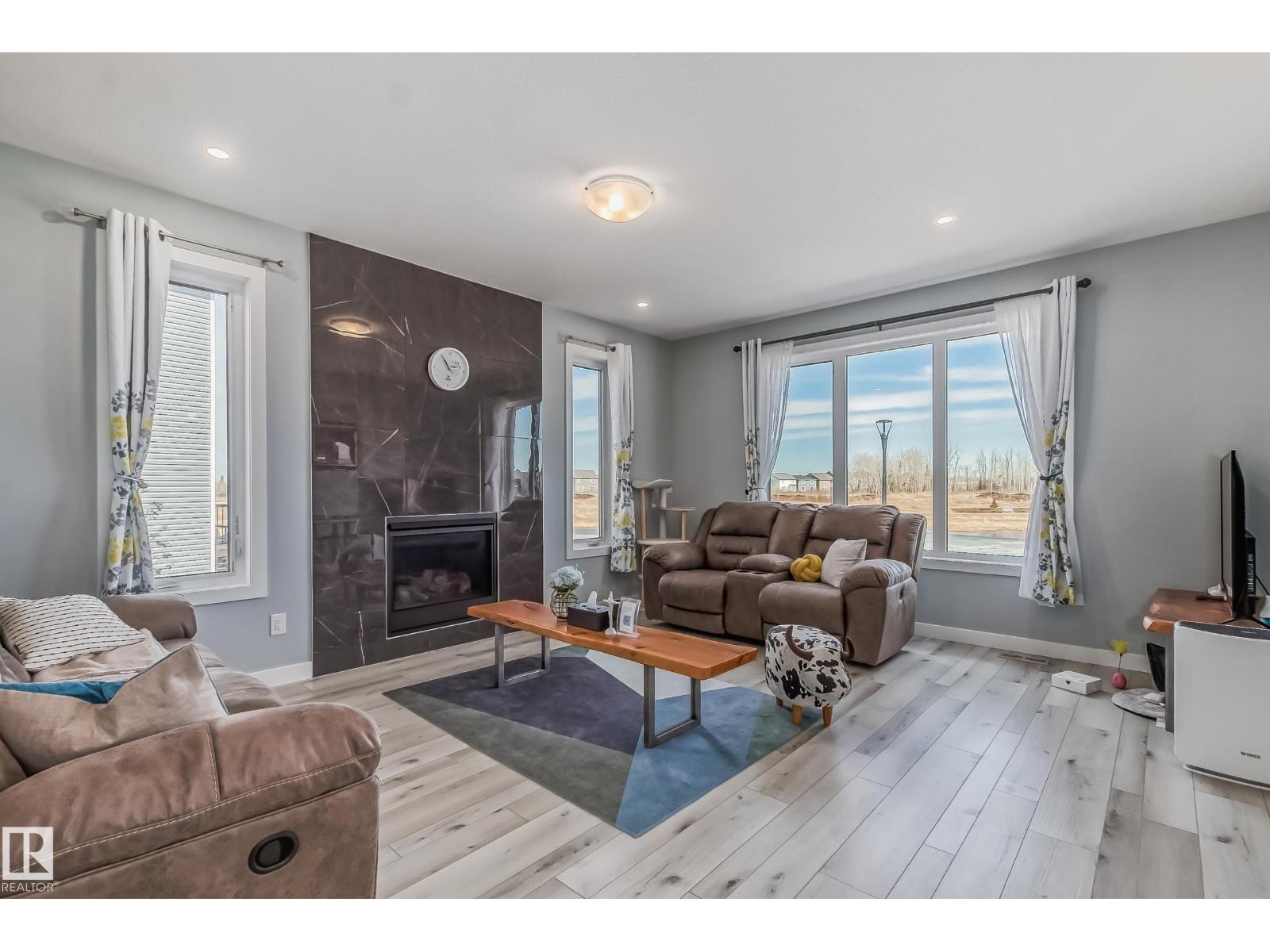 20124 17 AV NW NW - 11