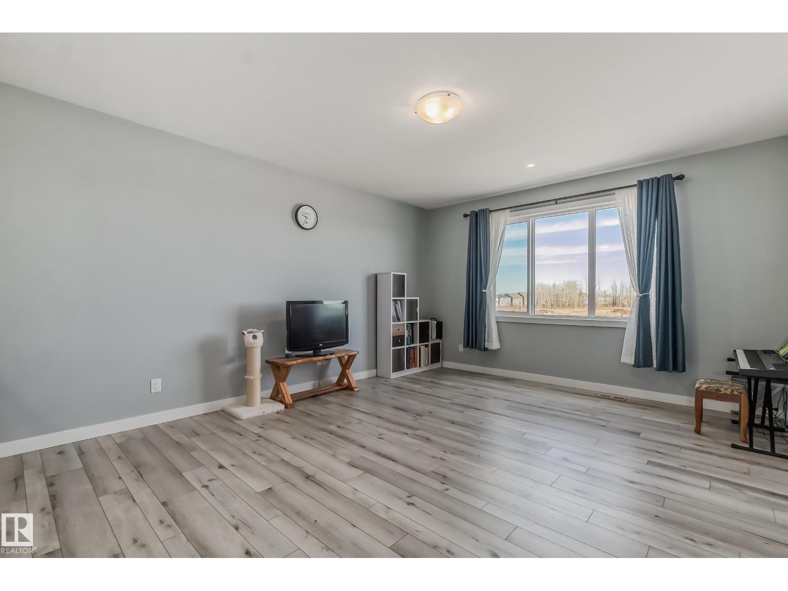 20124 17 AV NW NW - 33