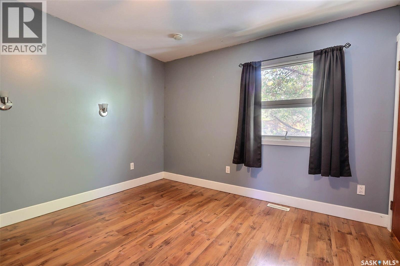 669 18th STREET W - 8