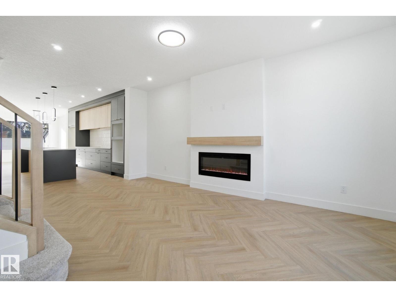 10124 82 ST NW - 10