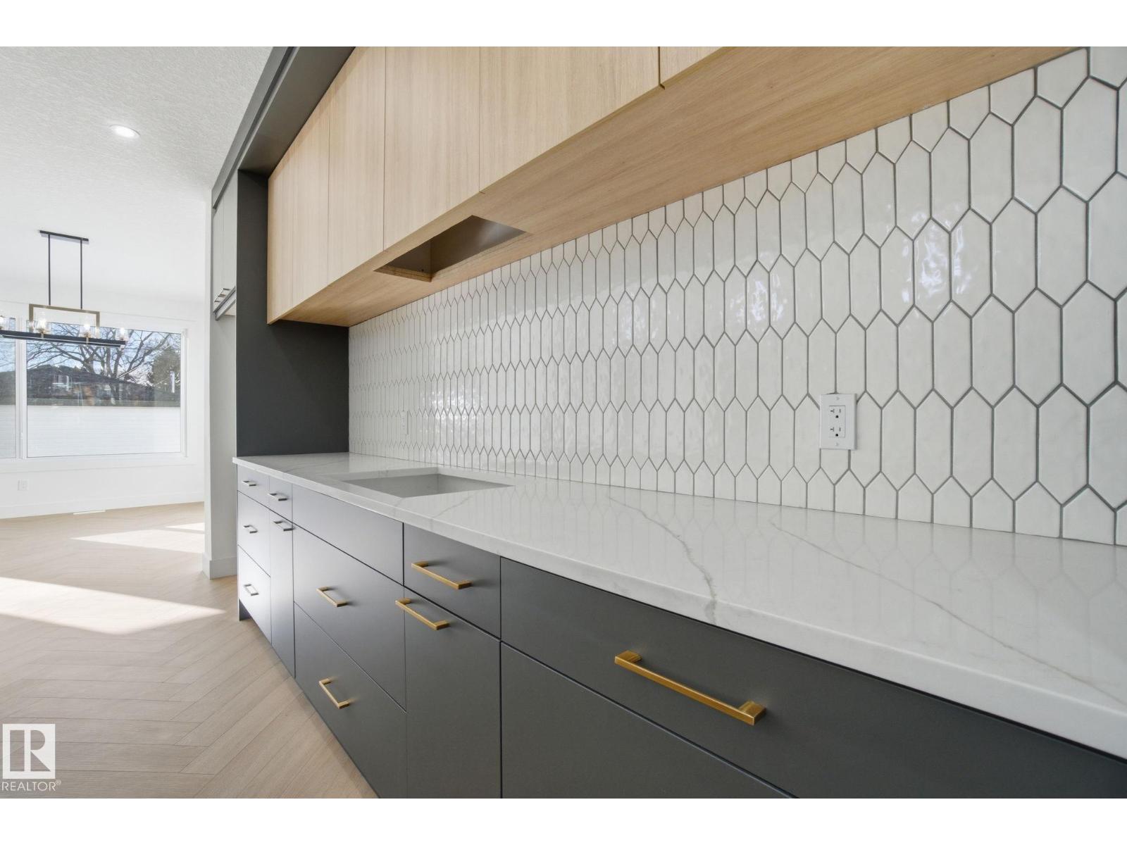 10124 82 ST NW - 15
