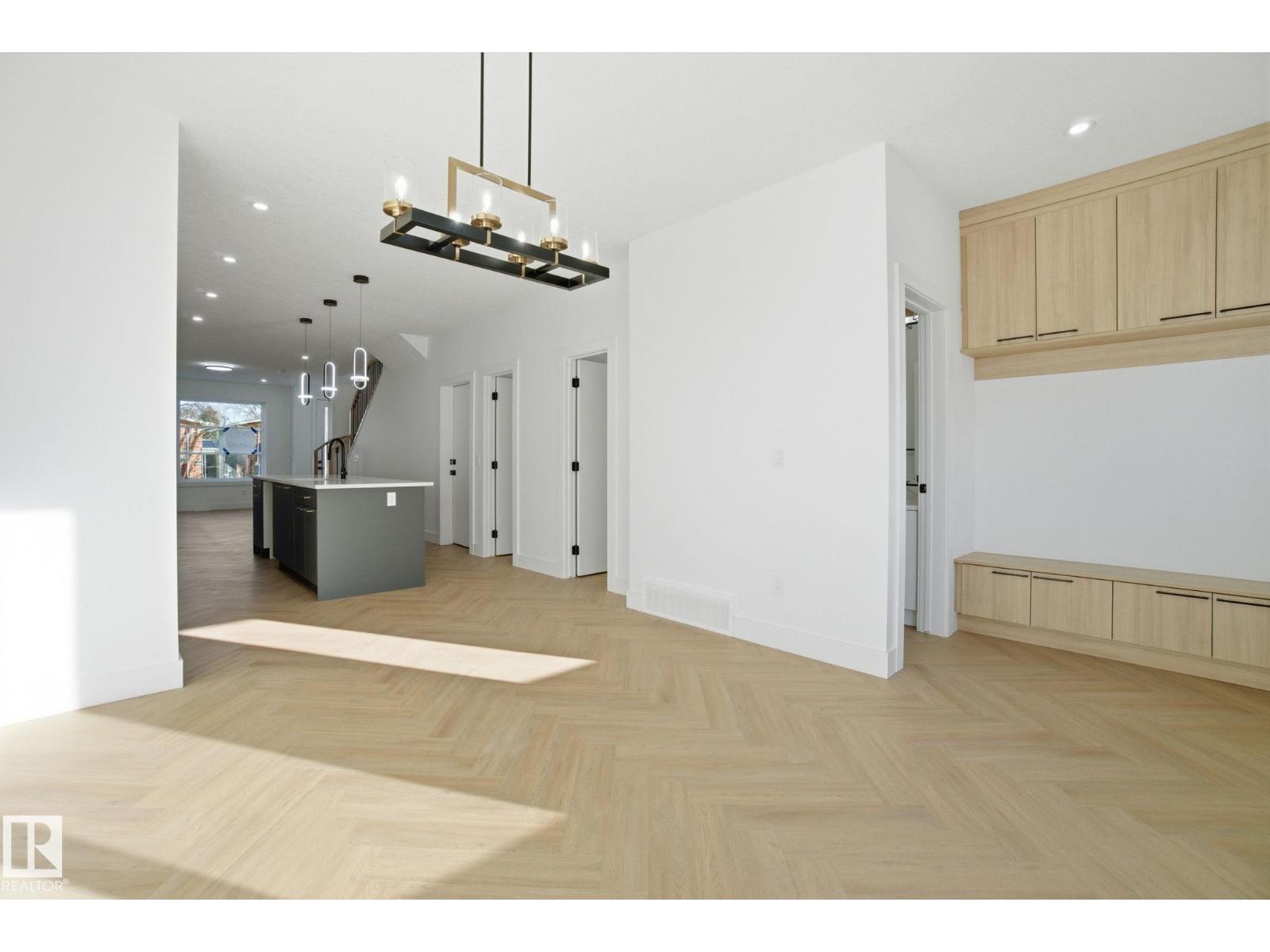 10124 82 ST NW - 20
