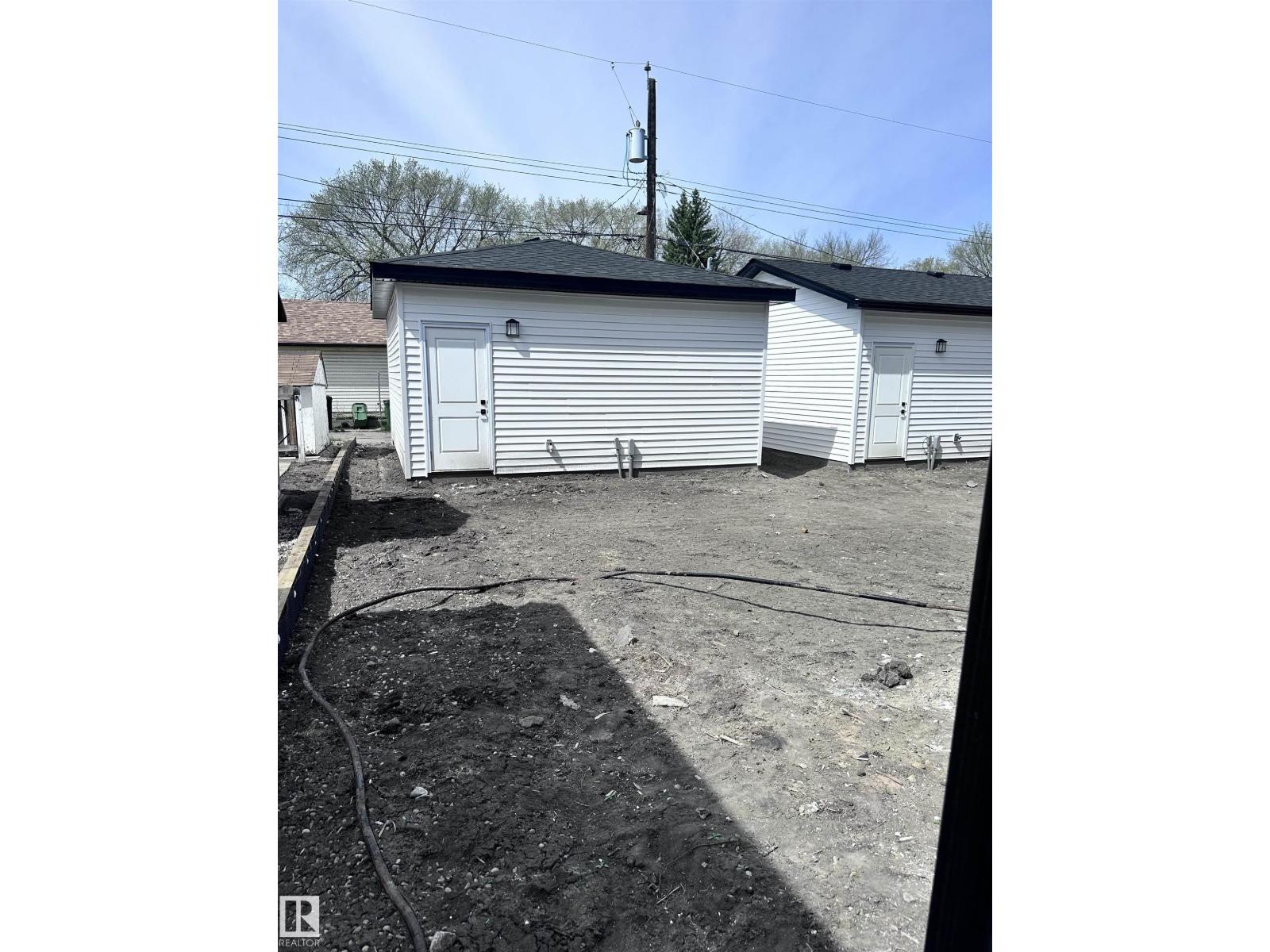 10124 82 ST NW - 4