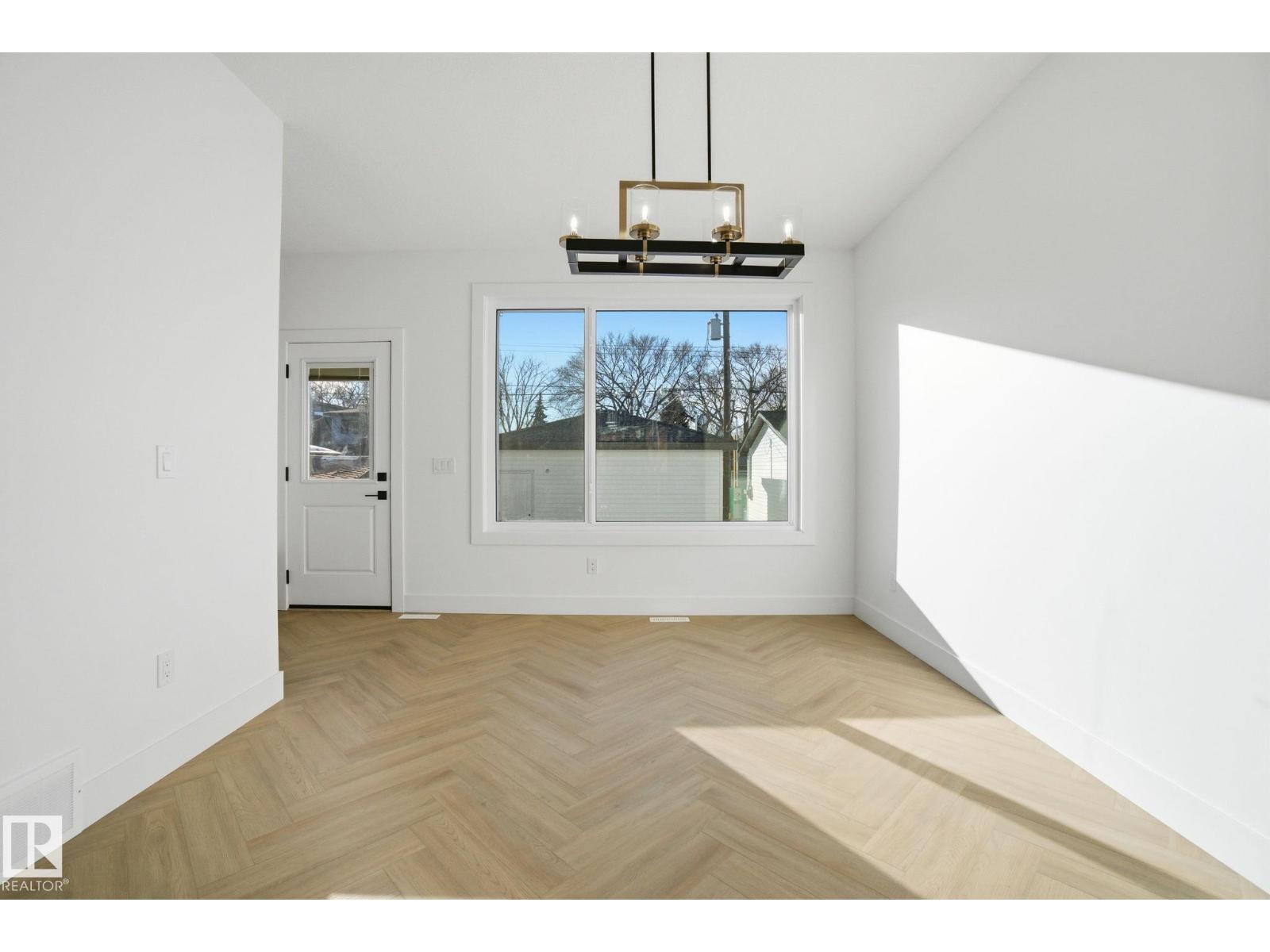 10124 82 ST NW - 18