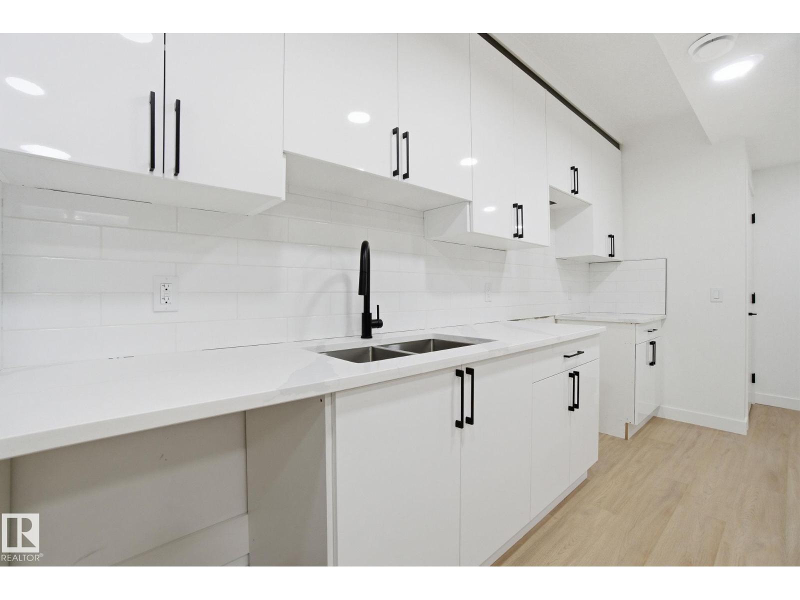 10124 82 ST NW - 52