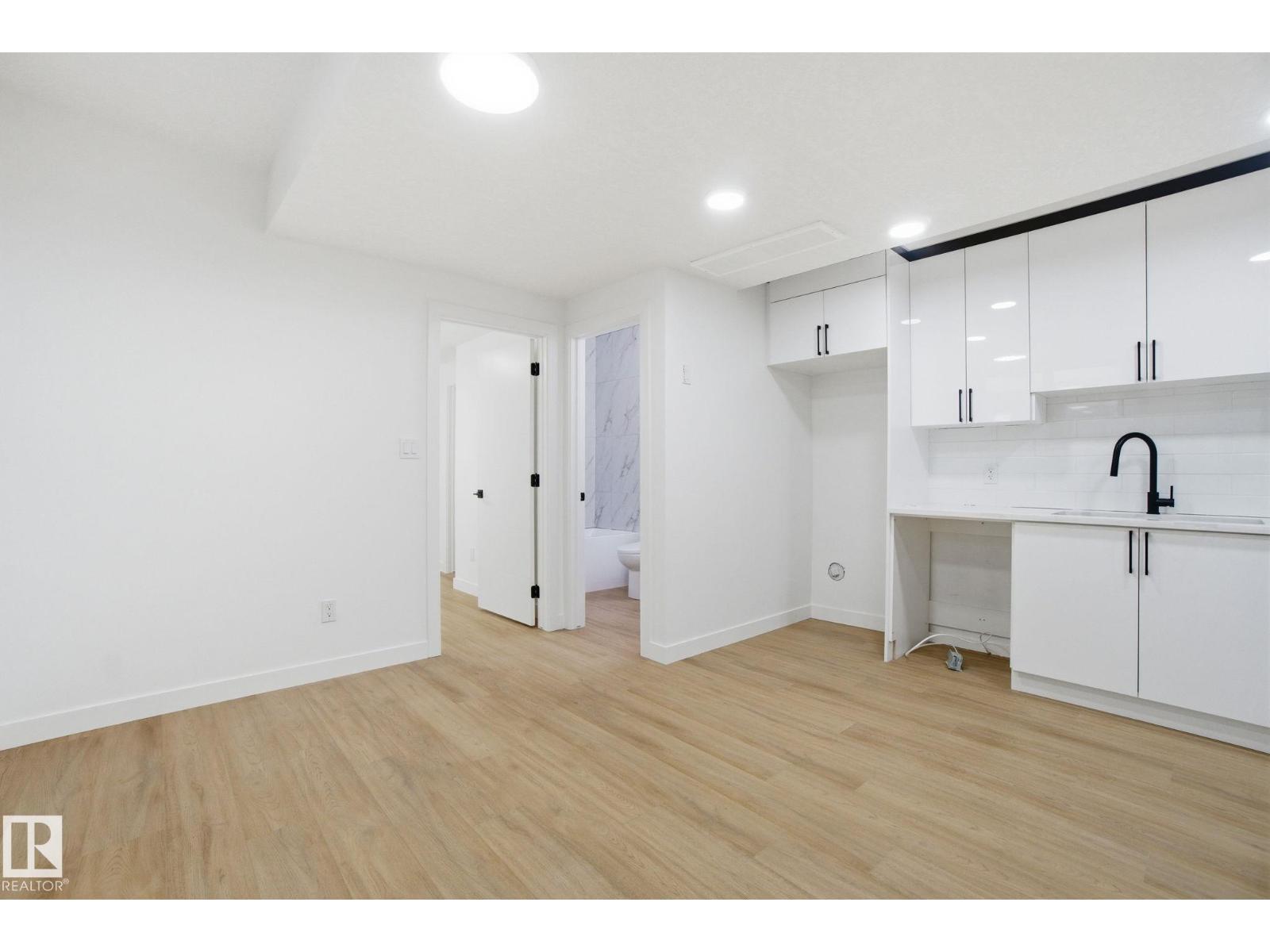 10124 82 ST NW - 56