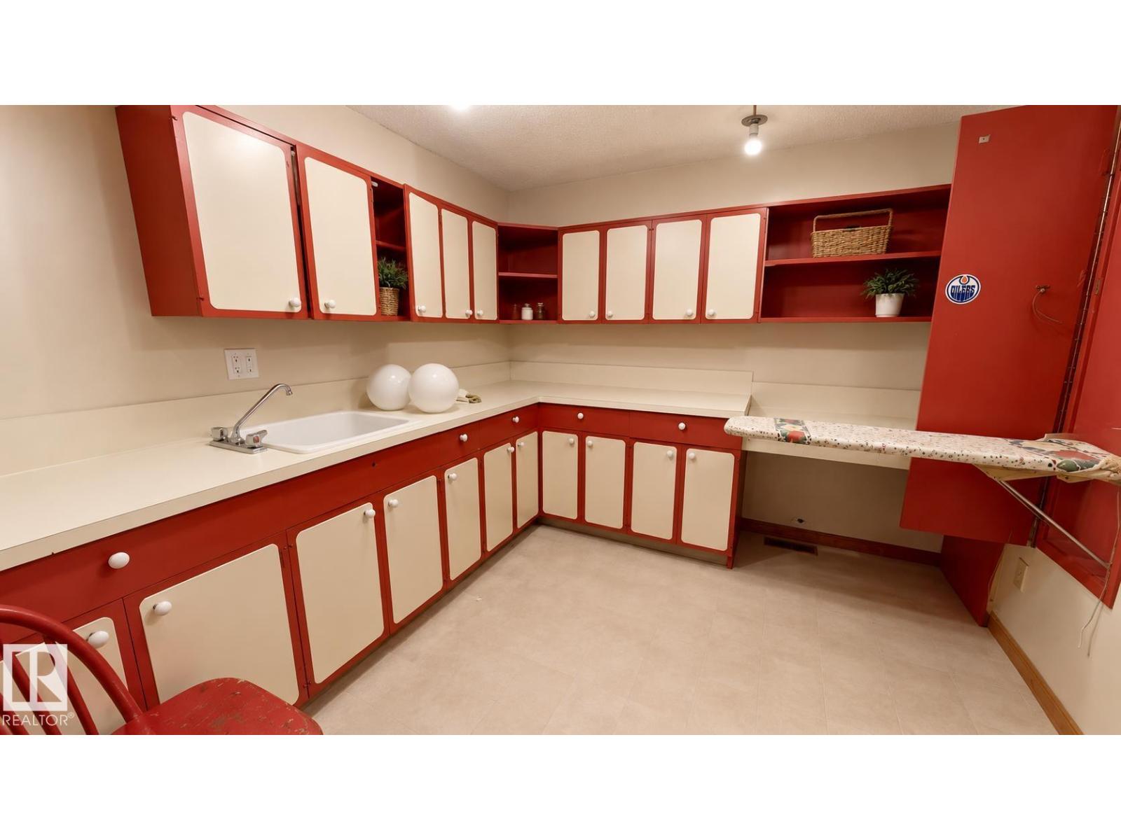 55 QUESNELL RD NW - 24