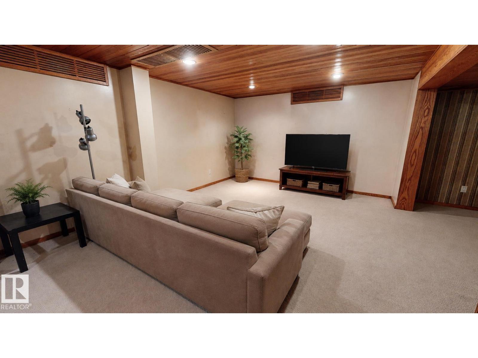 55 QUESNELL RD NW - 19